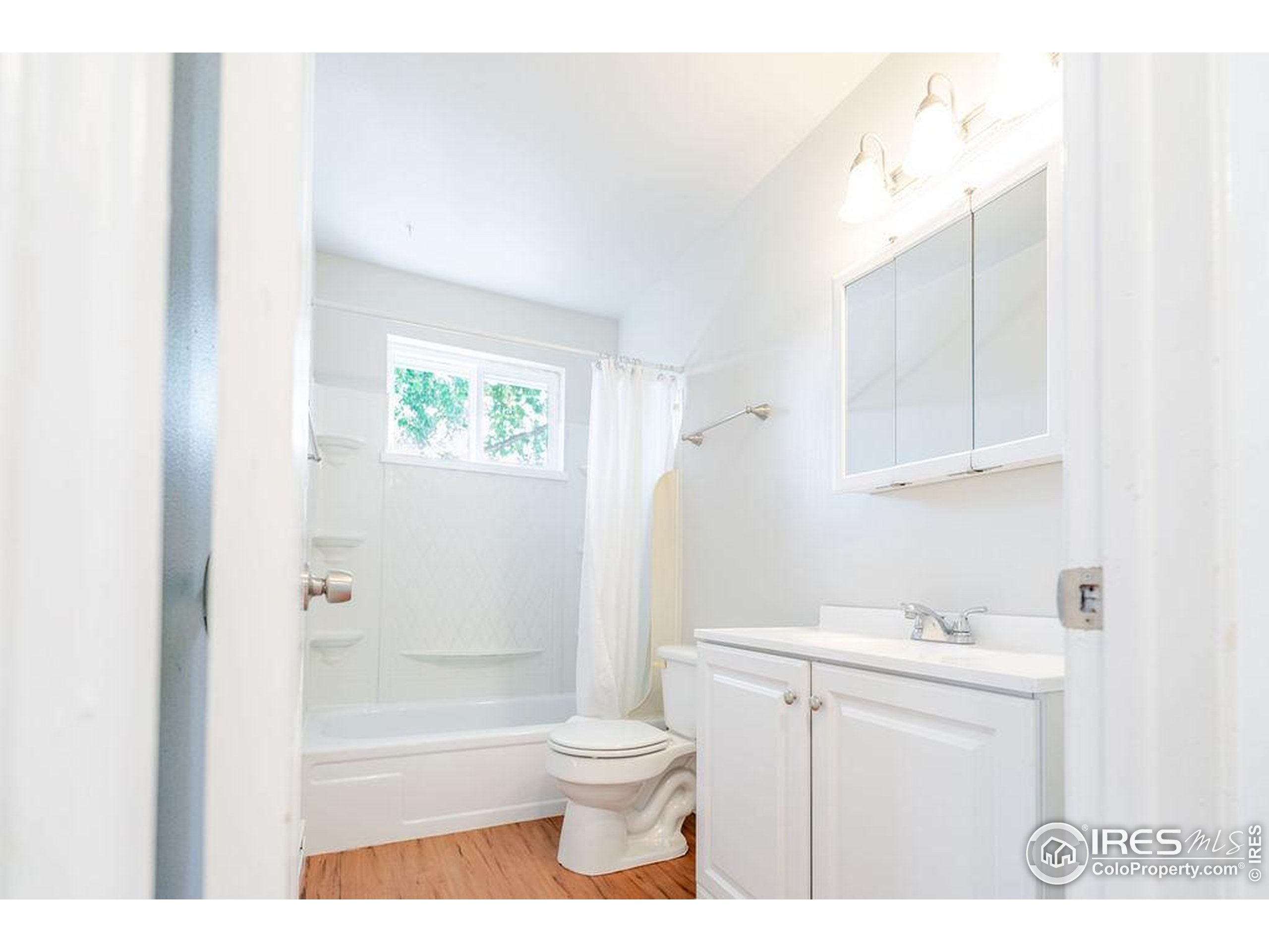 Longmont, Colorado, 80501, United States, 4 Bedrooms Bedrooms, ,2 BathroomsBathrooms,Residential,For Sale,1941984