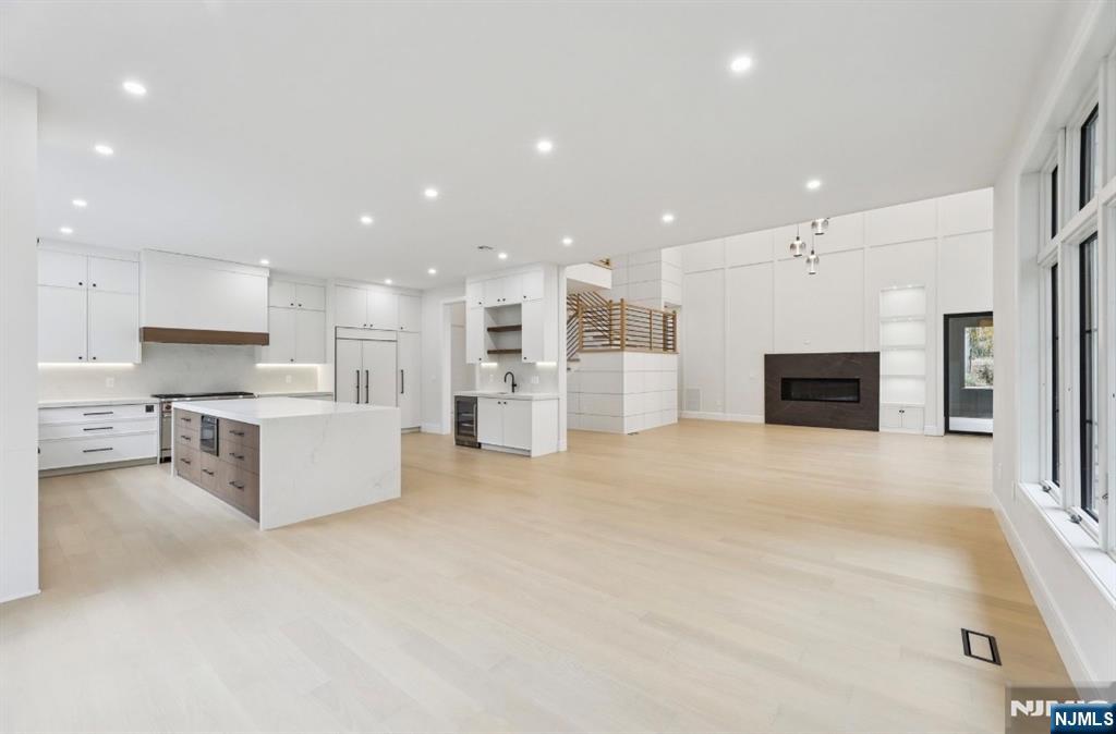 Haworth, New Jersey, 07641, United States, 6 Bedrooms Bedrooms, ,7 BathroomsBathrooms,Residential,For Sale,1989640