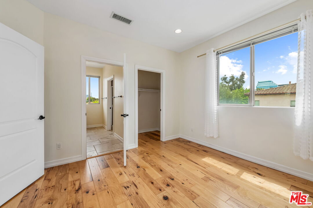 Los Angeles, California, 90025, United States, 6 Bedrooms Bedrooms, ,Residential,For Sale,1932013