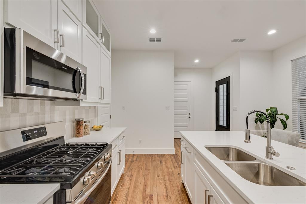 Dallas, Texas, 75208, United States, 3 Bedrooms Bedrooms, ,3 BathroomsBathrooms,Residential,For Sale,1986150