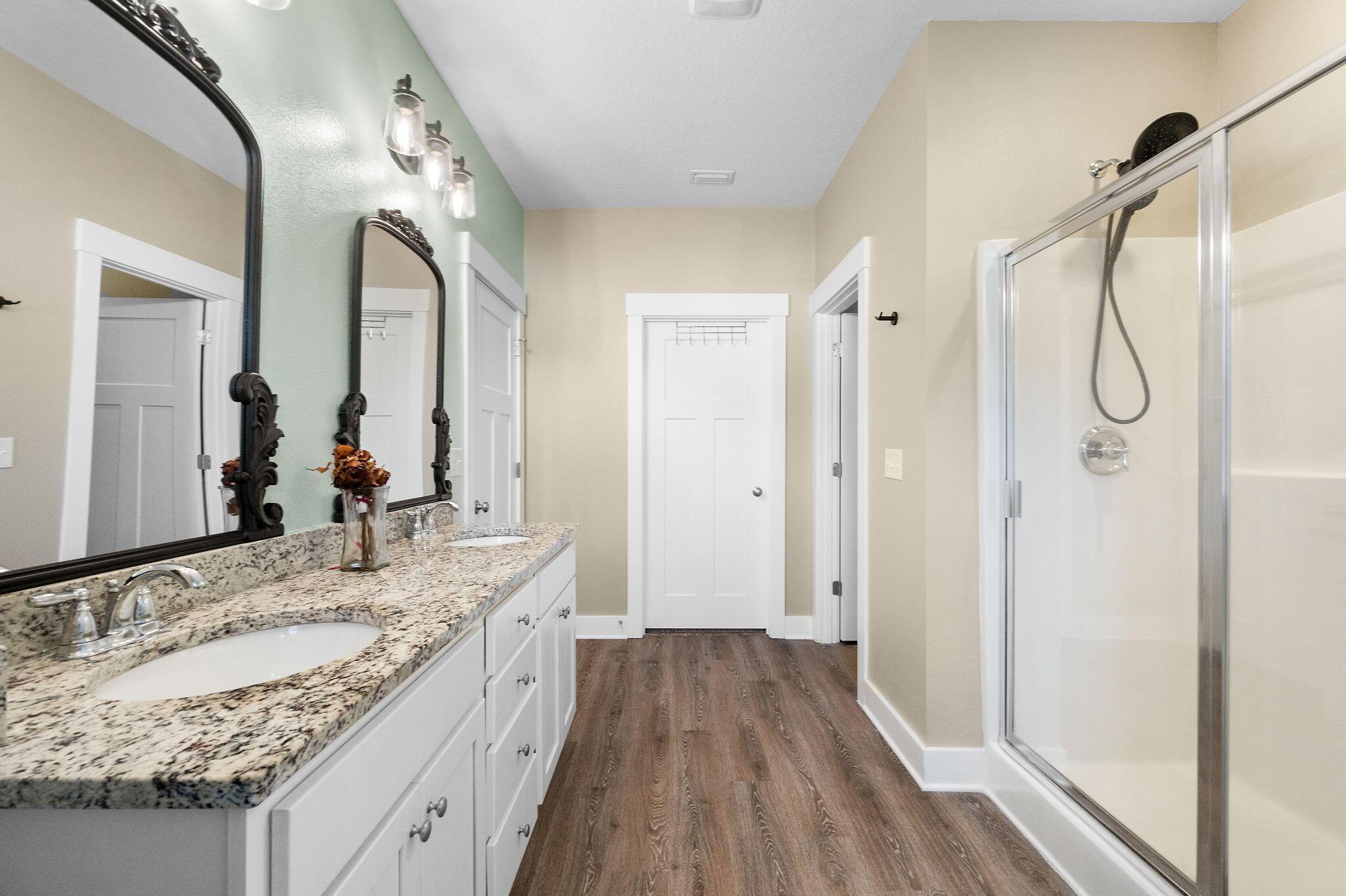 Gulf Breeze, Florida, 32563, United States, 5 Bedrooms Bedrooms, ,3 BathroomsBathrooms,Residential,For Sale,1934954