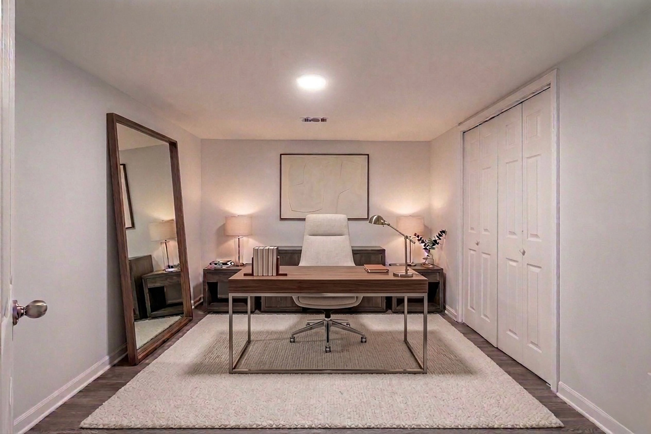  Situated on a Lush, Professionally Landscaped, Flat Lot - 物件實景