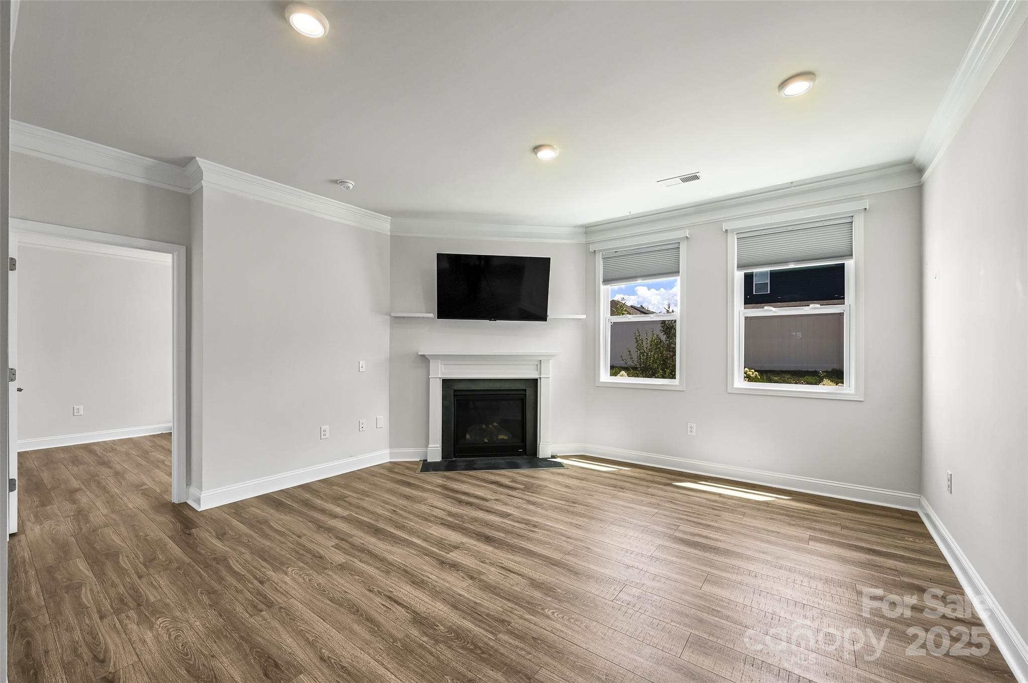 Hendersonville, North Carolina, 28792, United States, 3 Bedrooms Bedrooms, ,3 BathroomsBathrooms,Residential,For Sale,1927373