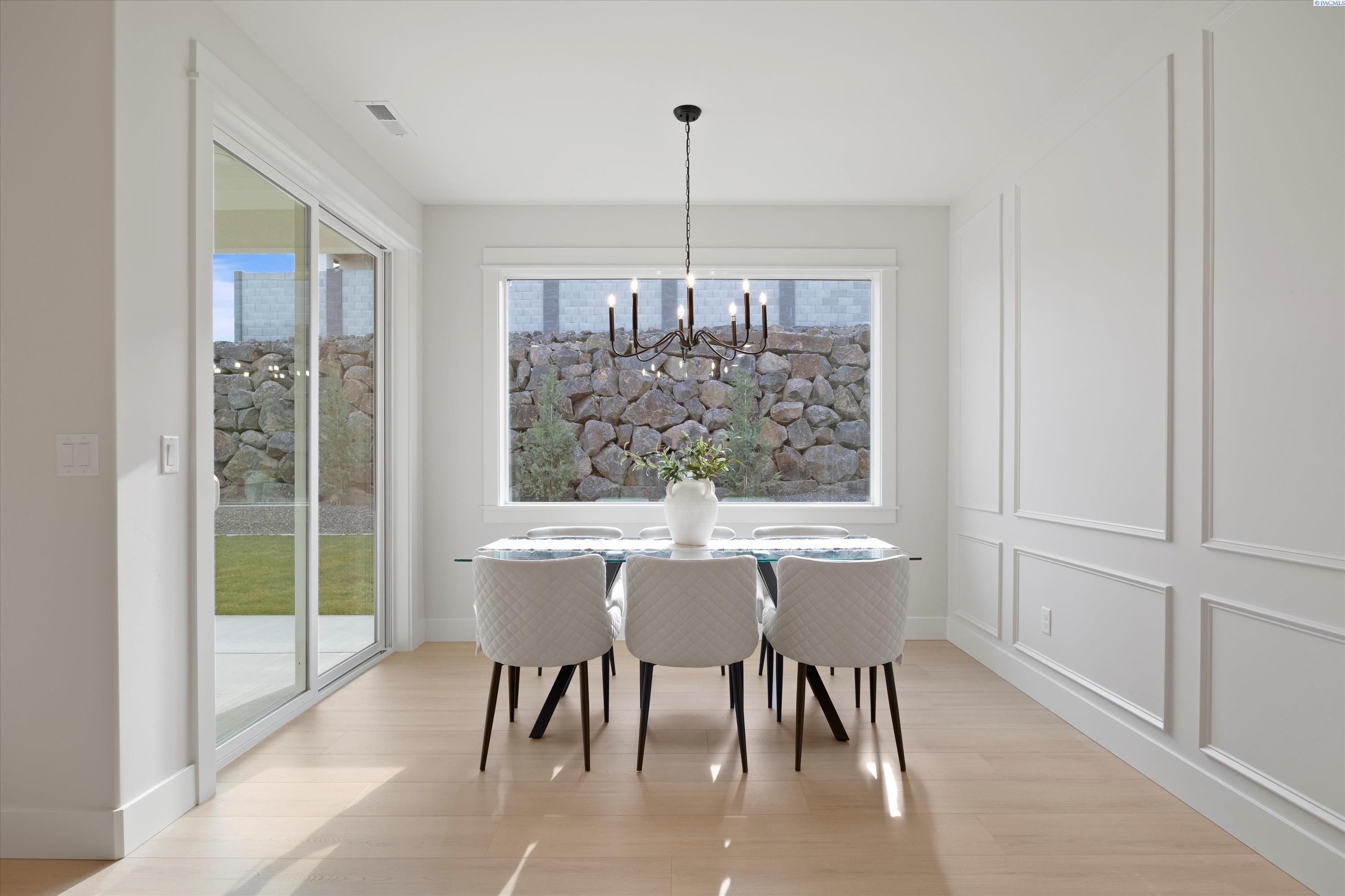 Richland, Washington, 99352, United States, 4 Bedrooms Bedrooms, ,3 BathroomsBathrooms,Residential,For Sale,1991503