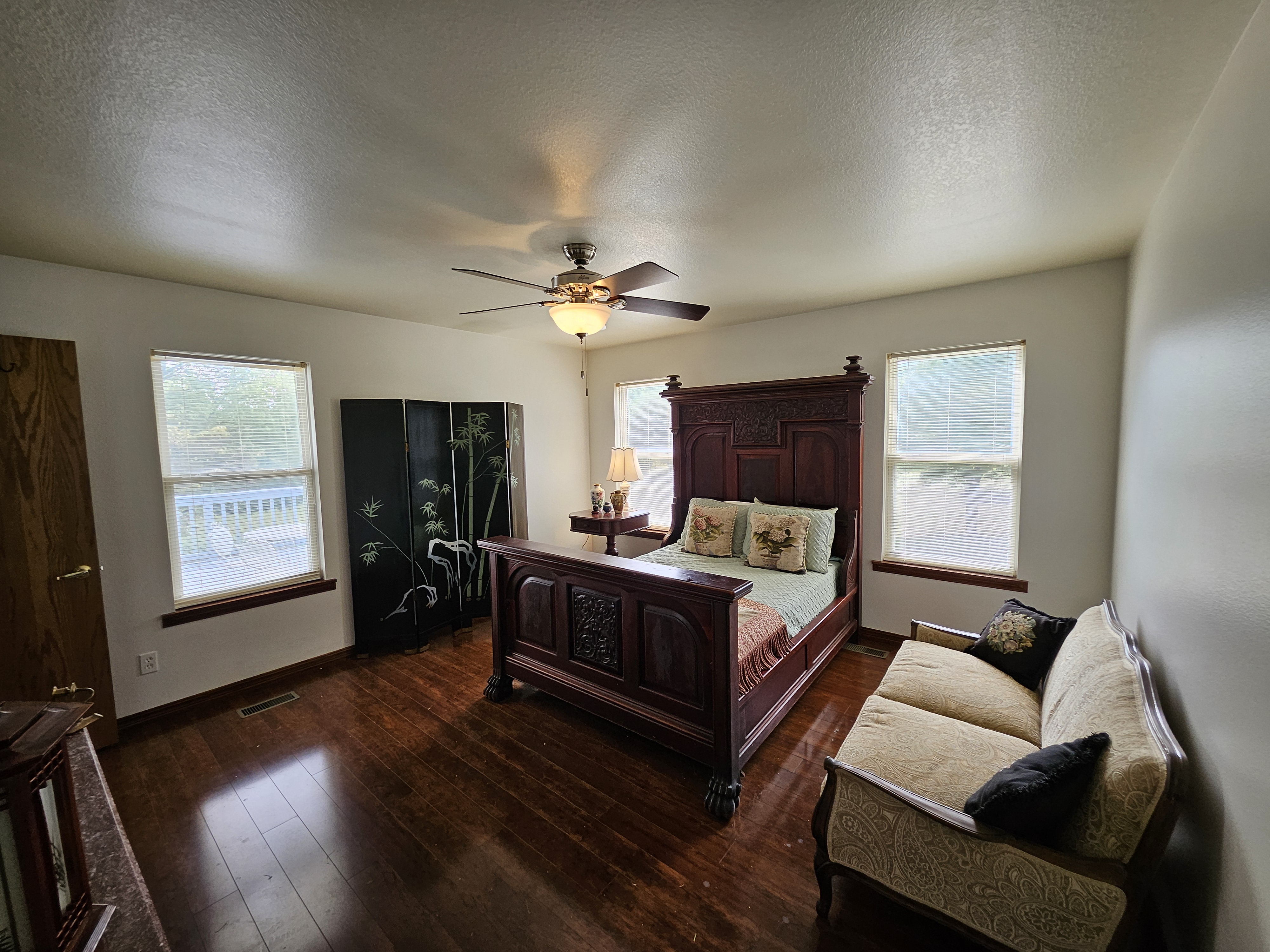 Pierce City, Missouri, 65723, United States, 5 Bedrooms Bedrooms, ,3 BathroomsBathrooms,Residential,For Sale,1975319