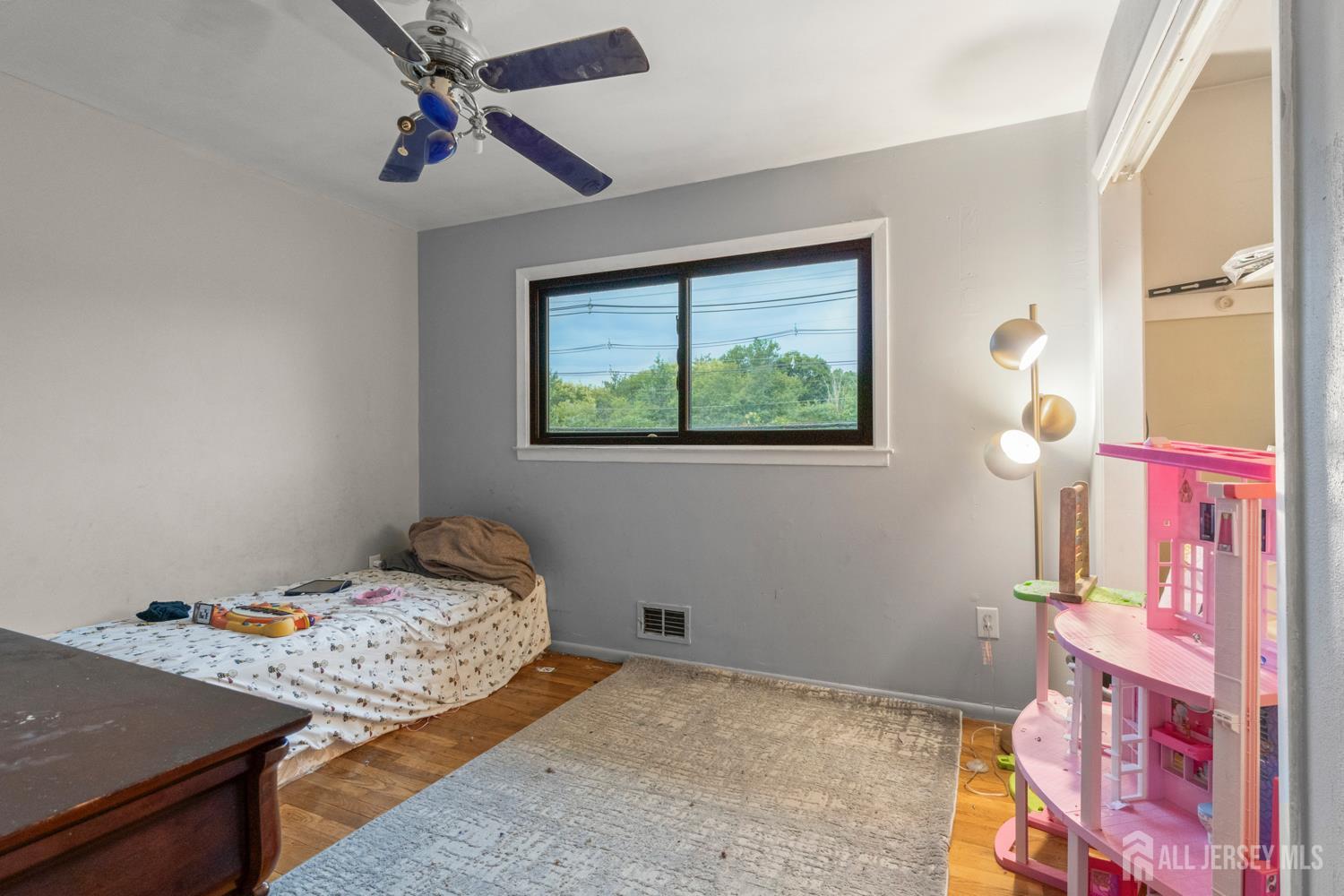 Piscataway, New Jersey, 08854, United States, 5 Bedrooms Bedrooms, ,3 BathroomsBathrooms,Residential,For Sale,1977215