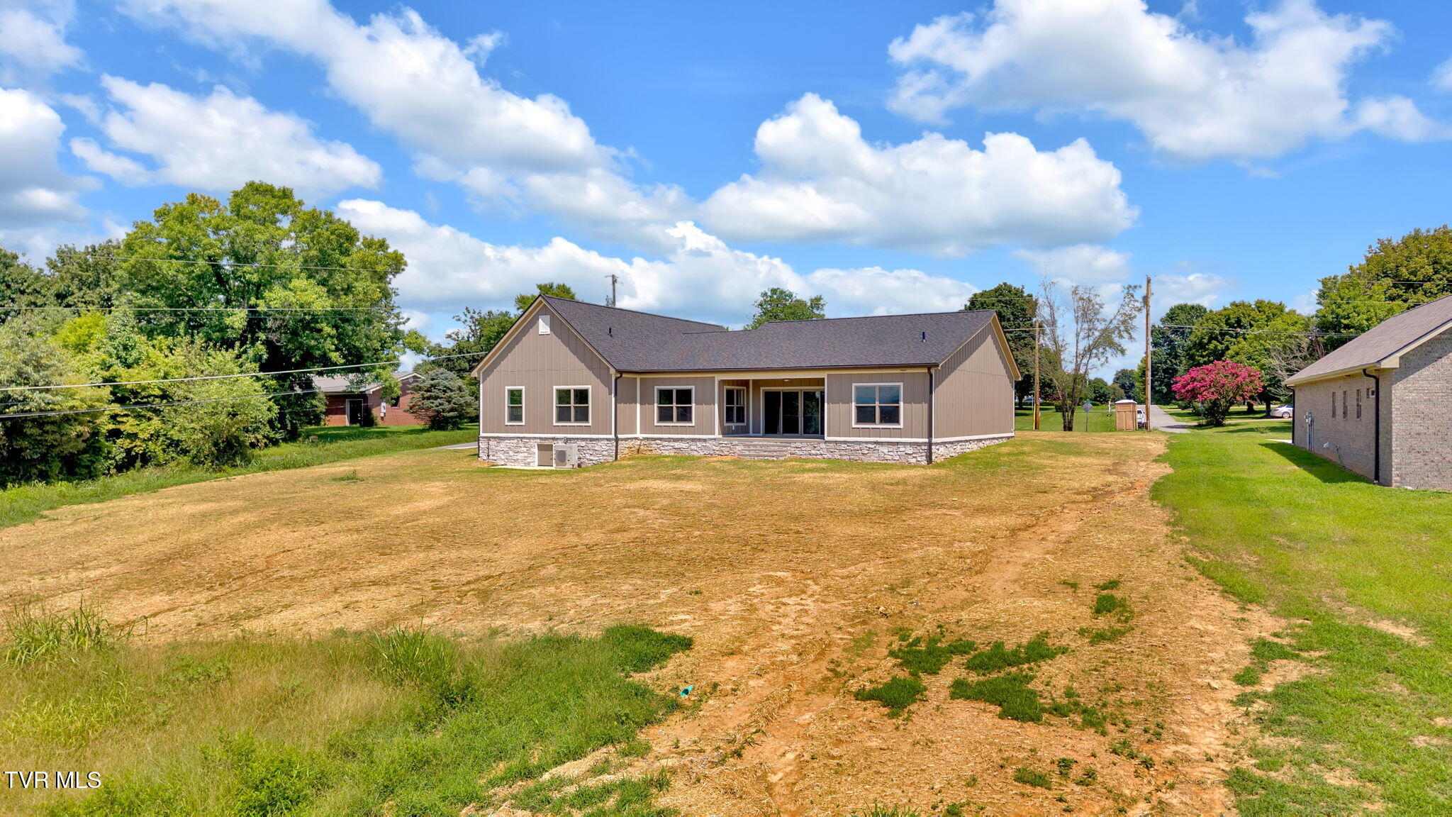 Greeneville, Tennessee, 37745, United States, 3 Bedrooms Bedrooms, ,2 BathroomsBathrooms,Residential,For Sale,1923218