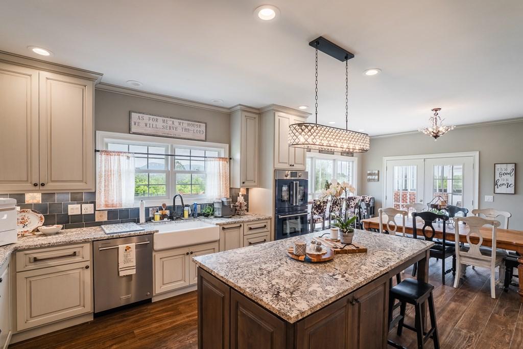 CHATSWORTH, Georgia, 30705, United States, 5 Bedrooms Bedrooms, ,6 BathroomsBathrooms,Residential,For Sale,1846610