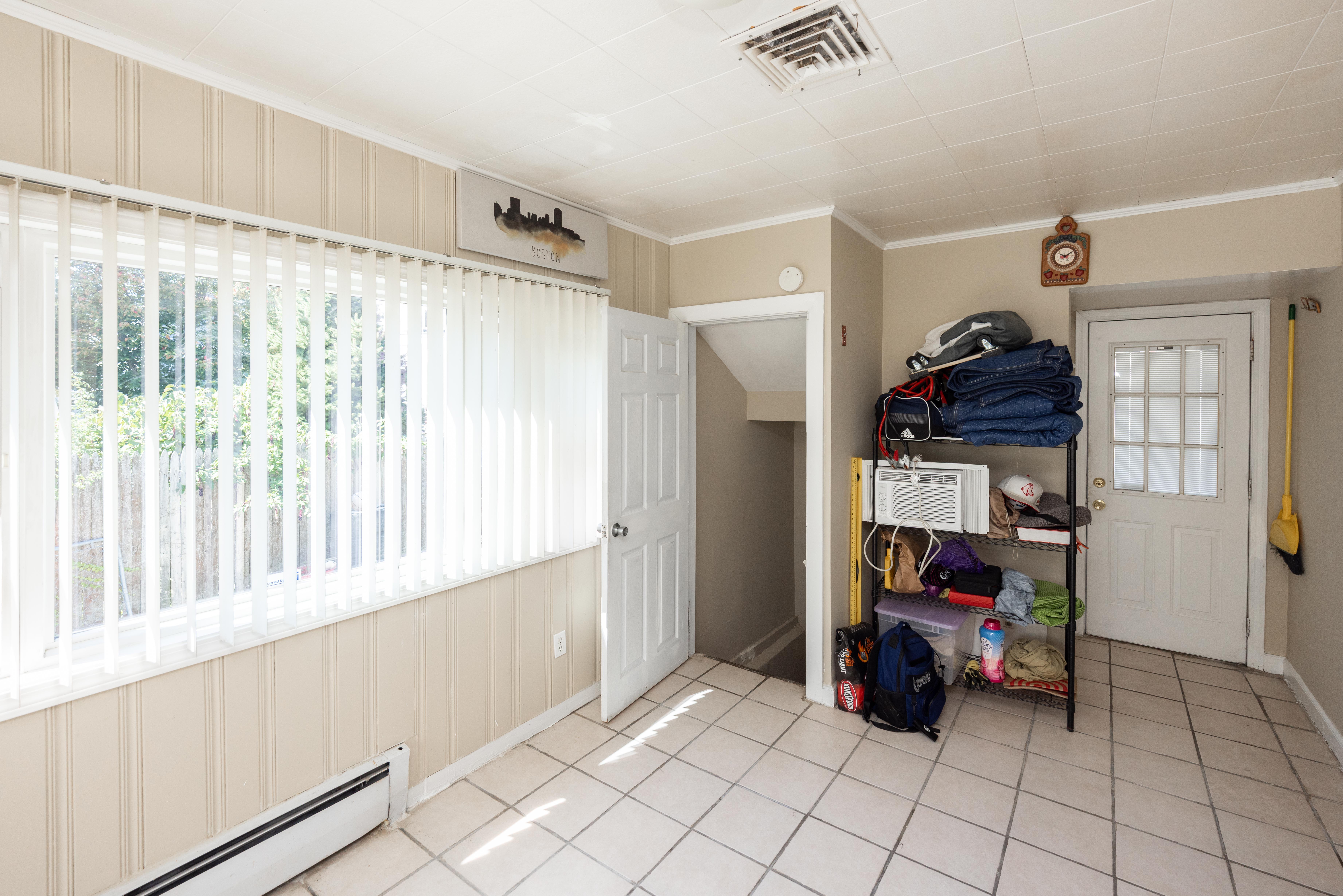 Chelsea, Massachusetts, 02150, United States, 5 Bedrooms Bedrooms, ,2 BathroomsBathrooms,Residential,For Sale,1983279