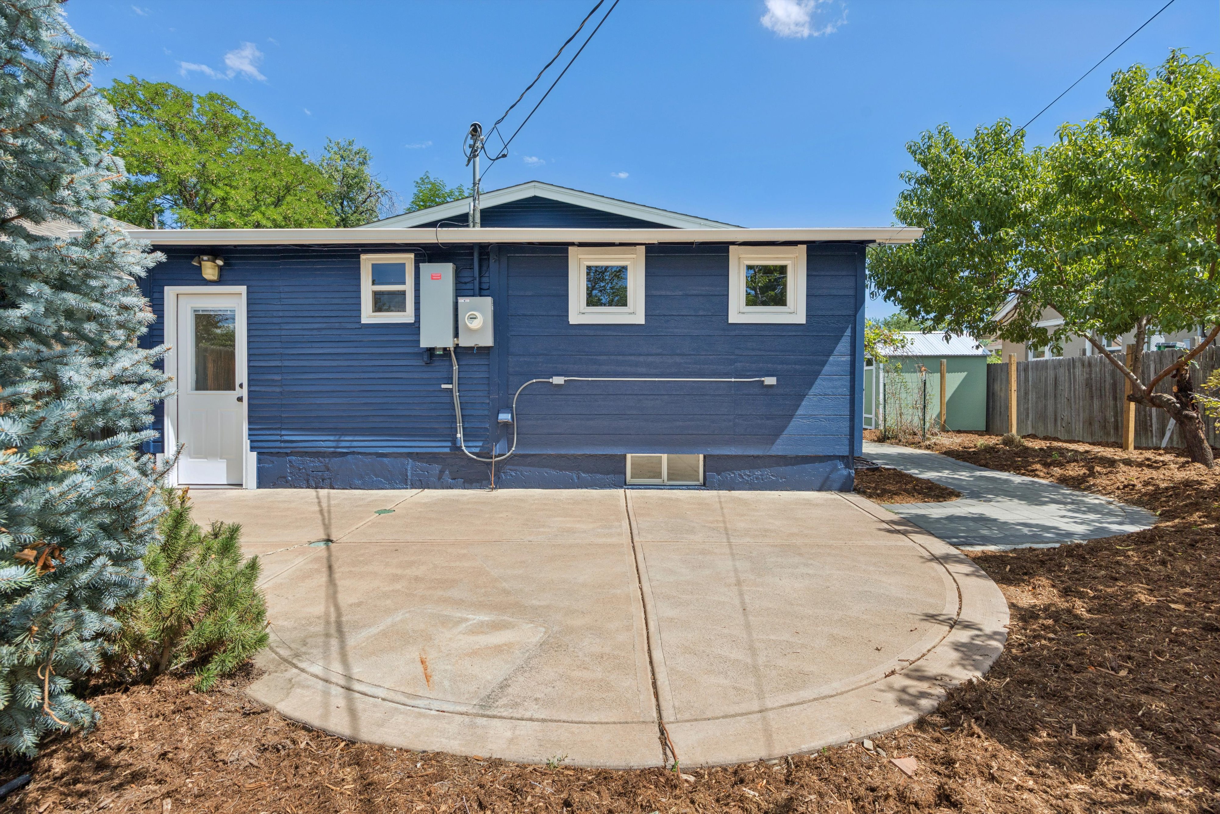  Charming Curb Appeal Meets Exceptional Versatility - 物件實景