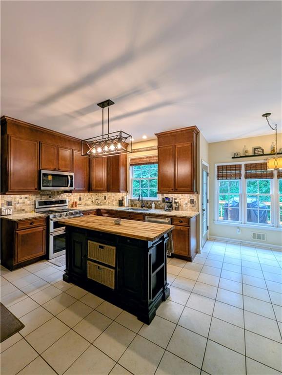 Suwanee, Georgia, 30024, United States, 5 Bedrooms Bedrooms, ,4 BathroomsBathrooms,Residential,For Sale,1873218