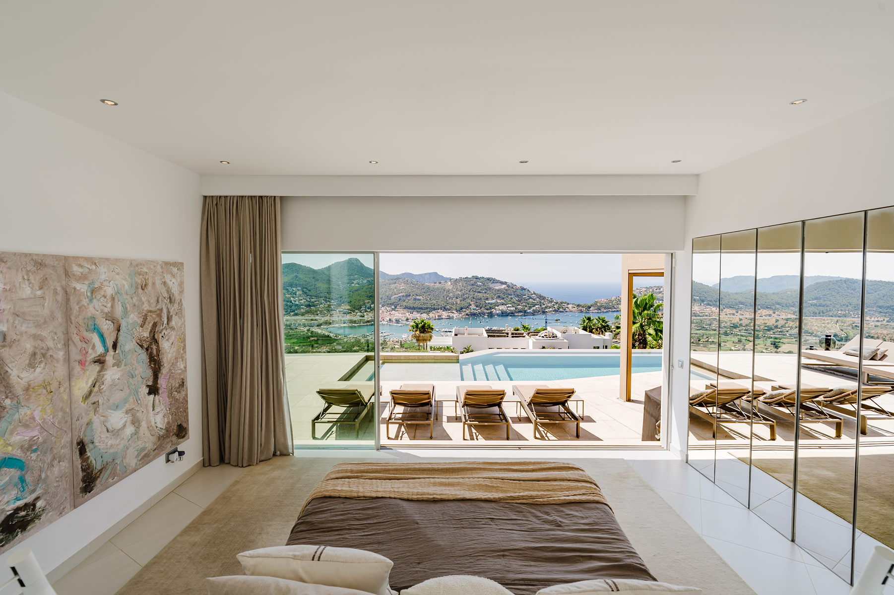  Modern-style villa with sea views in Port d