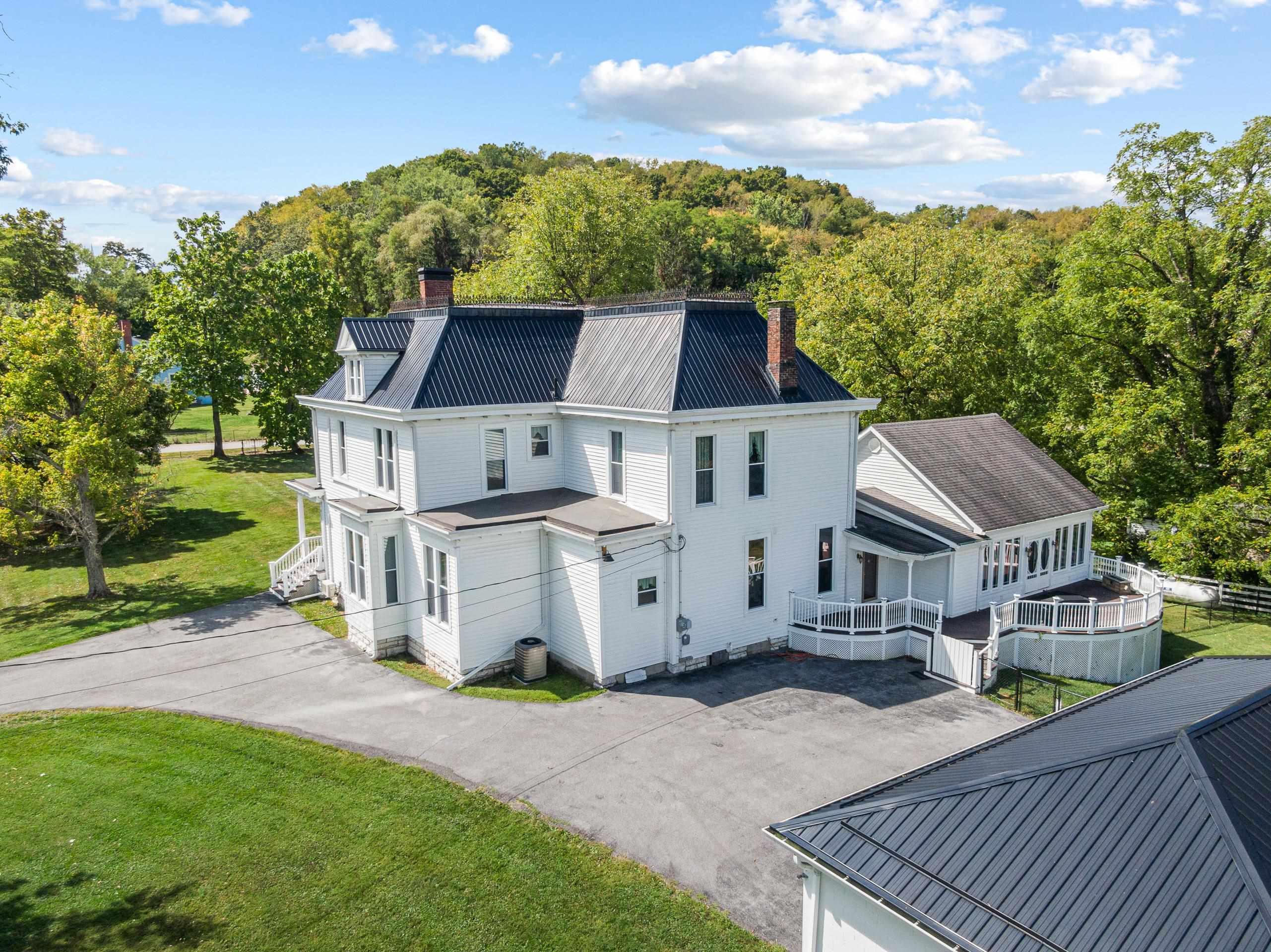 Tazewell, Virginia, 24651, United States, 6 Bedrooms Bedrooms, ,4 BathroomsBathrooms,Residential,For Sale,1905937