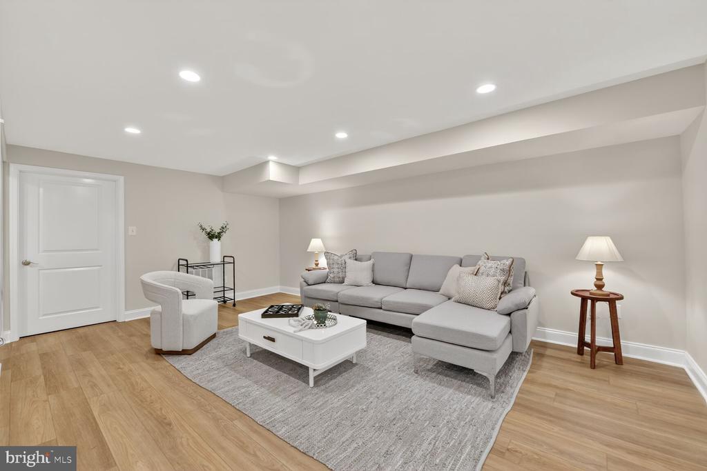 Arlington, Virginia, 22213, United States, 5 Bedrooms Bedrooms, ,5 BathroomsBathrooms,Residential,For Sale,1982488