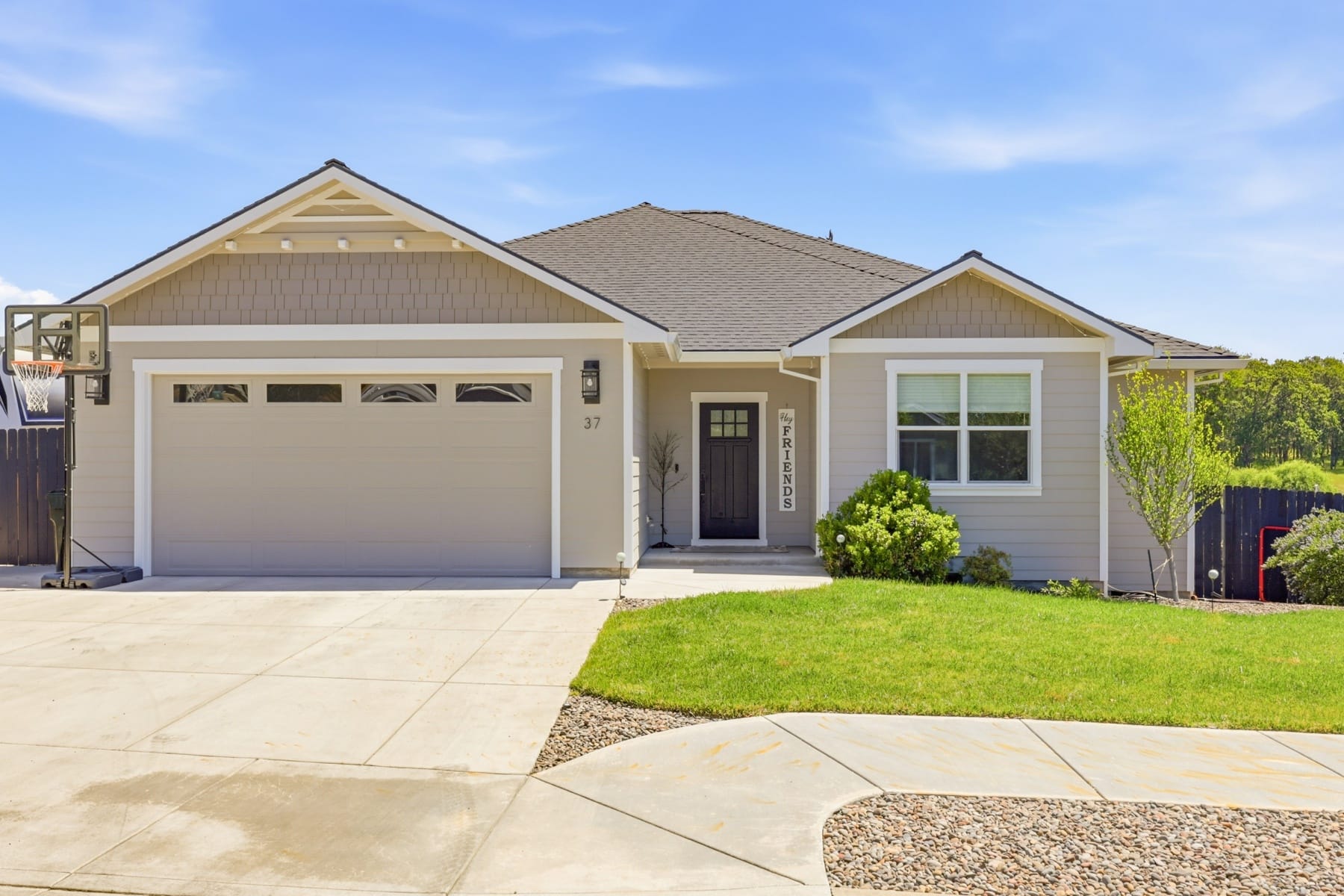 37 Terra Linda Court Eagle Point, OR 97524 - 物件實景