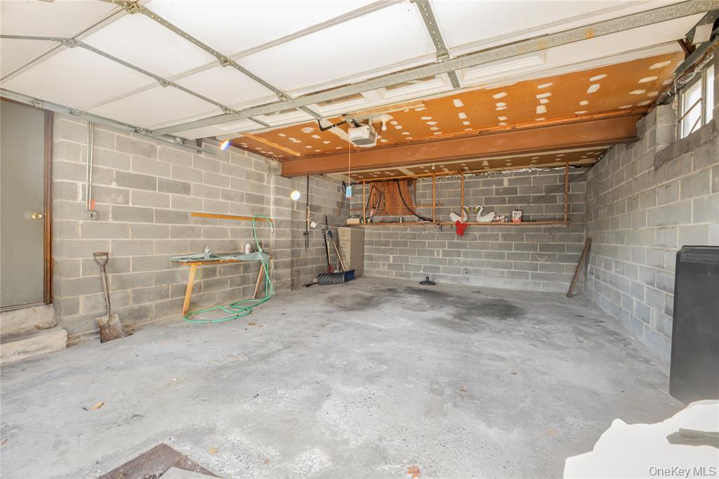 Yonkers, New York, 10703, United States, 6 Bedrooms Bedrooms, ,2 BathroomsBathrooms,Residential,For Sale,1984096