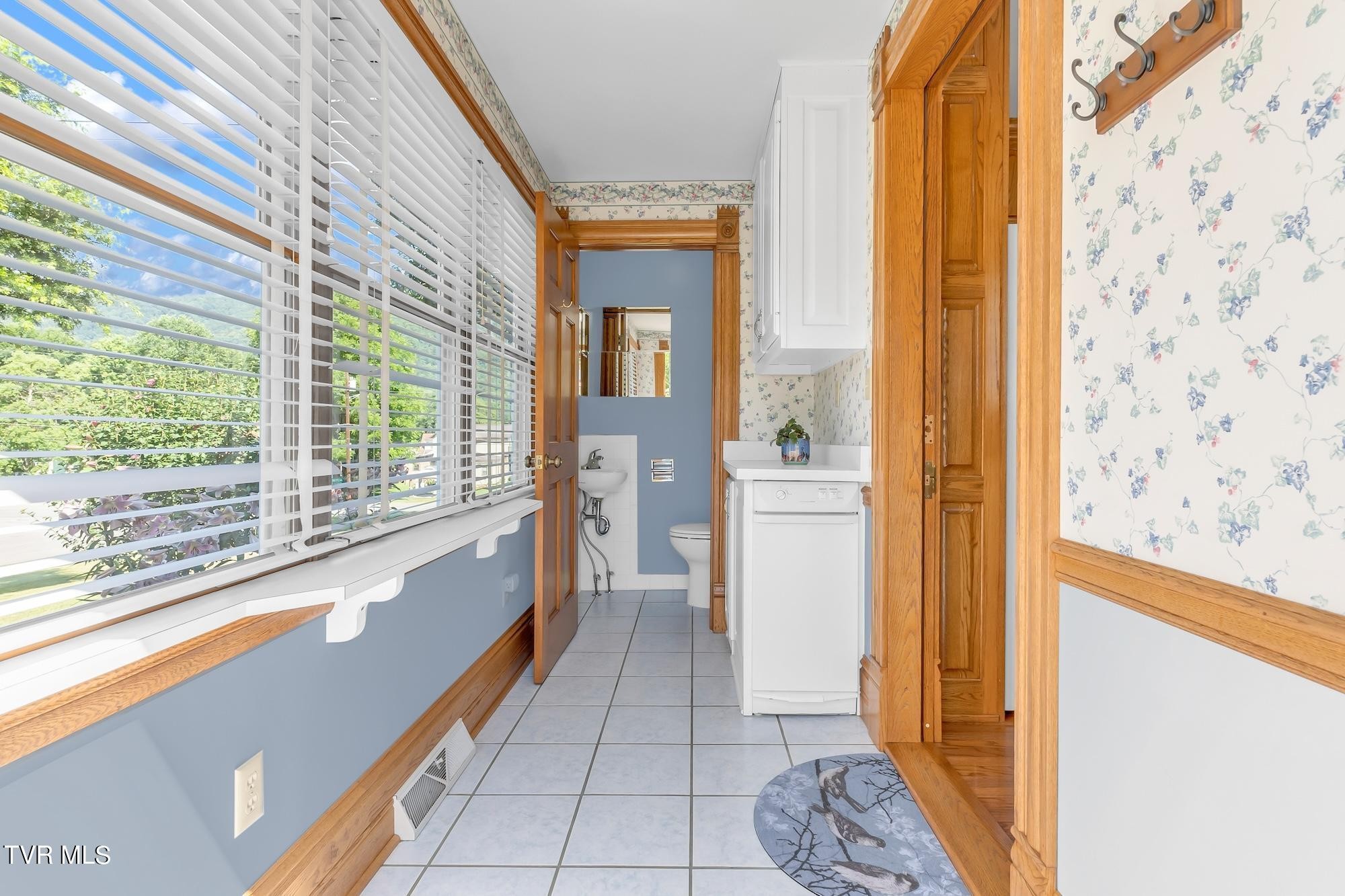 Big Stone Gap, Virginia, 24219, United States, 4 Bedrooms Bedrooms, ,3 BathroomsBathrooms,Residential,For Sale,1984528