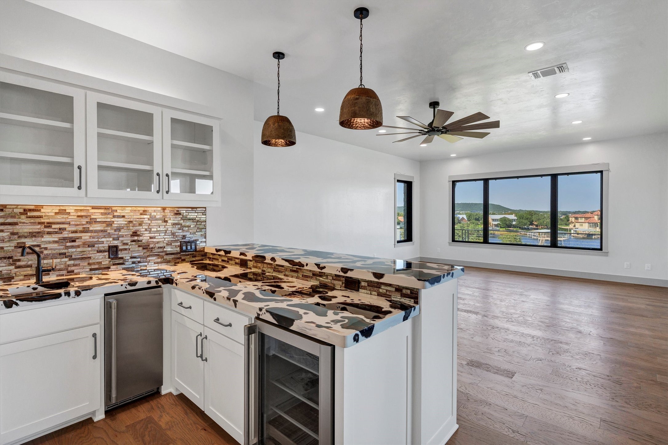 Graford, Texas, 76449, United States, 5 Bedrooms Bedrooms, ,6 BathroomsBathrooms,Residential,For Sale,1980224