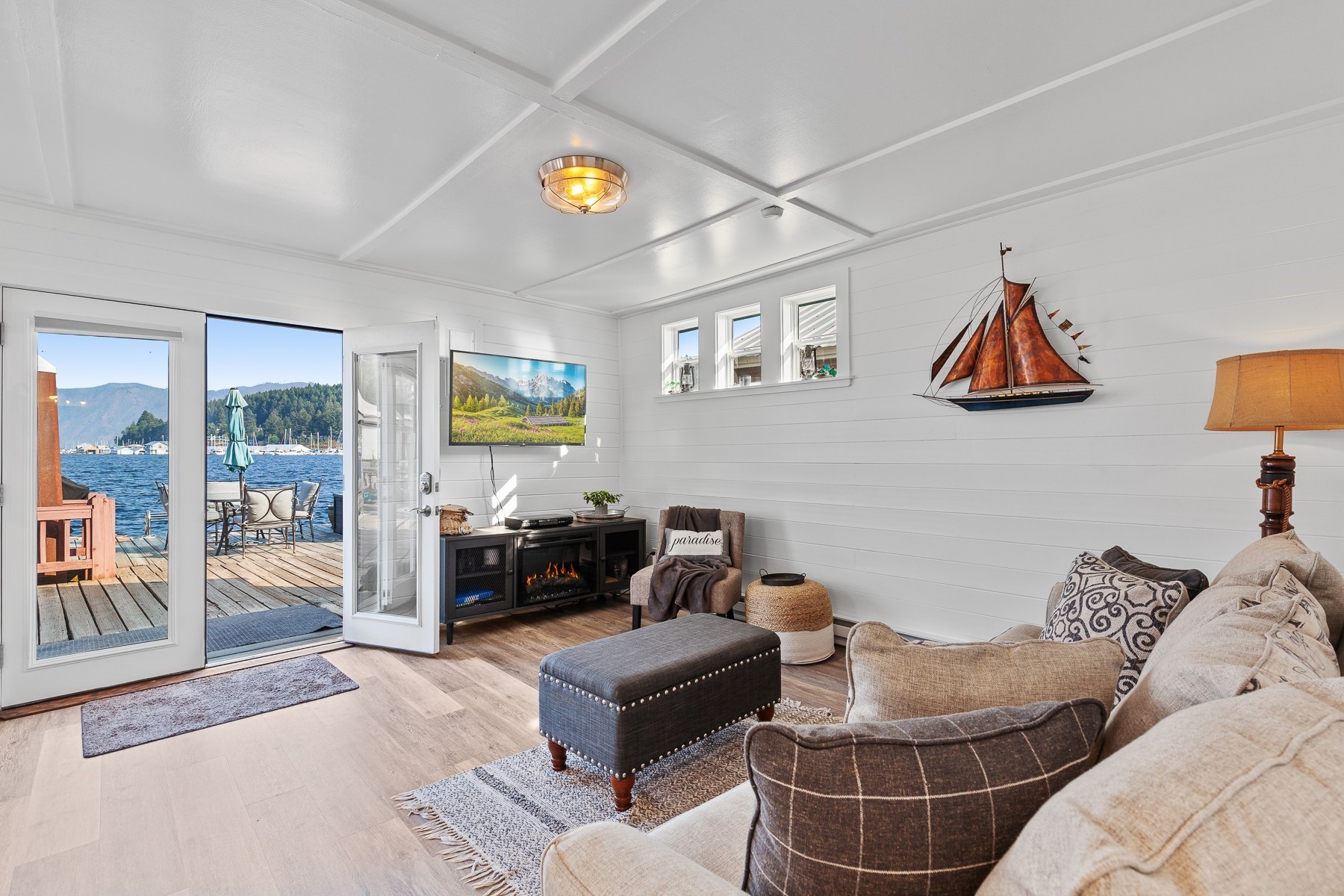  Updated Float Home in Bayview - 物件實景