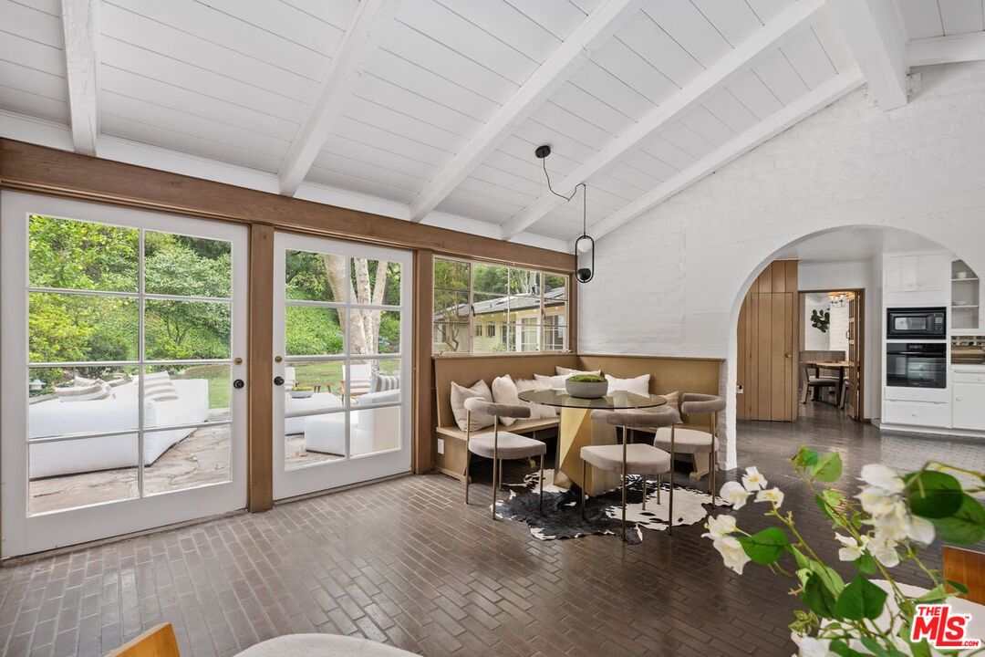 Los Angeles, California, 90049, United States, 4 Bedrooms Bedrooms, ,4 BathroomsBathrooms,Residential,For Sale,1901506
