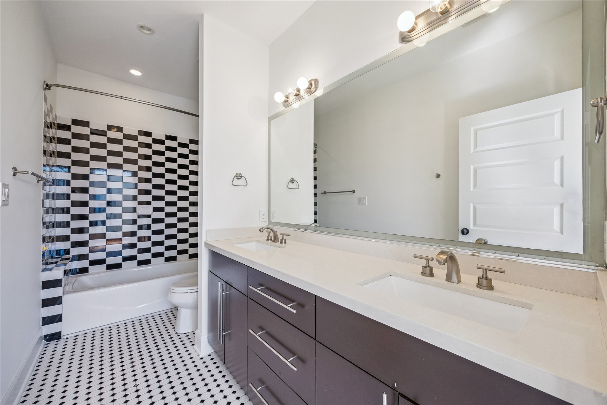  427 W 27th Street - 物件實景