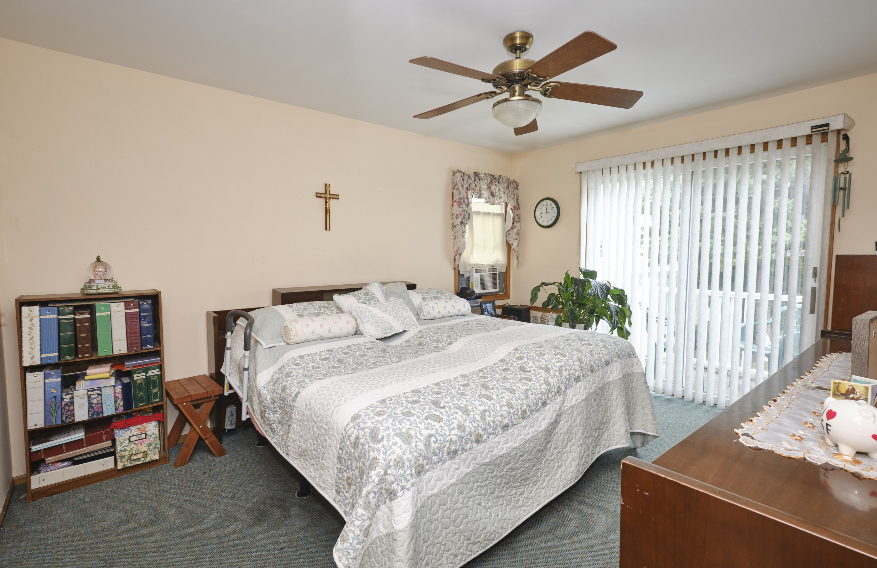 New Hyde Park, New York, 11040, United States, 4 Bedrooms Bedrooms, ,3 BathroomsBathrooms,Residential,For Sale,1977878