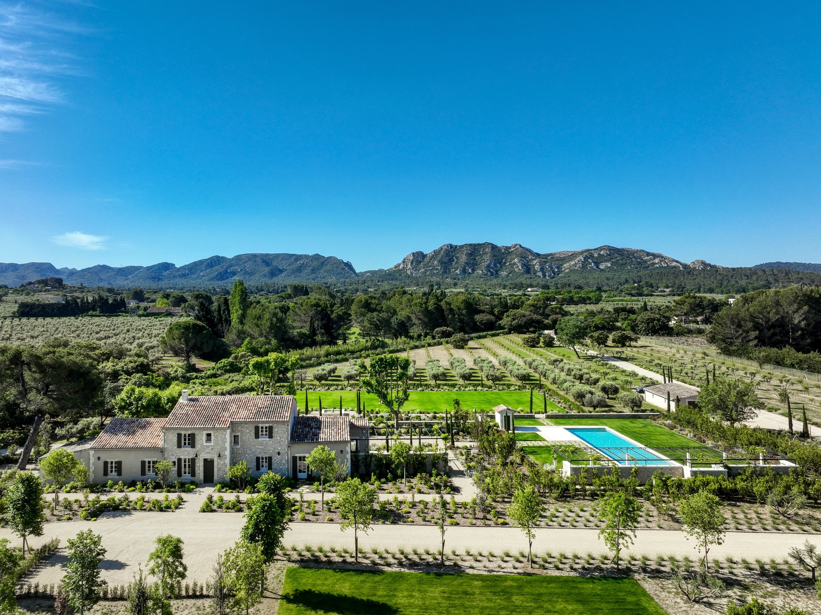  Renovated stone farmhouse with stunning views of the Alpilles, tennis court and… - 物件實景