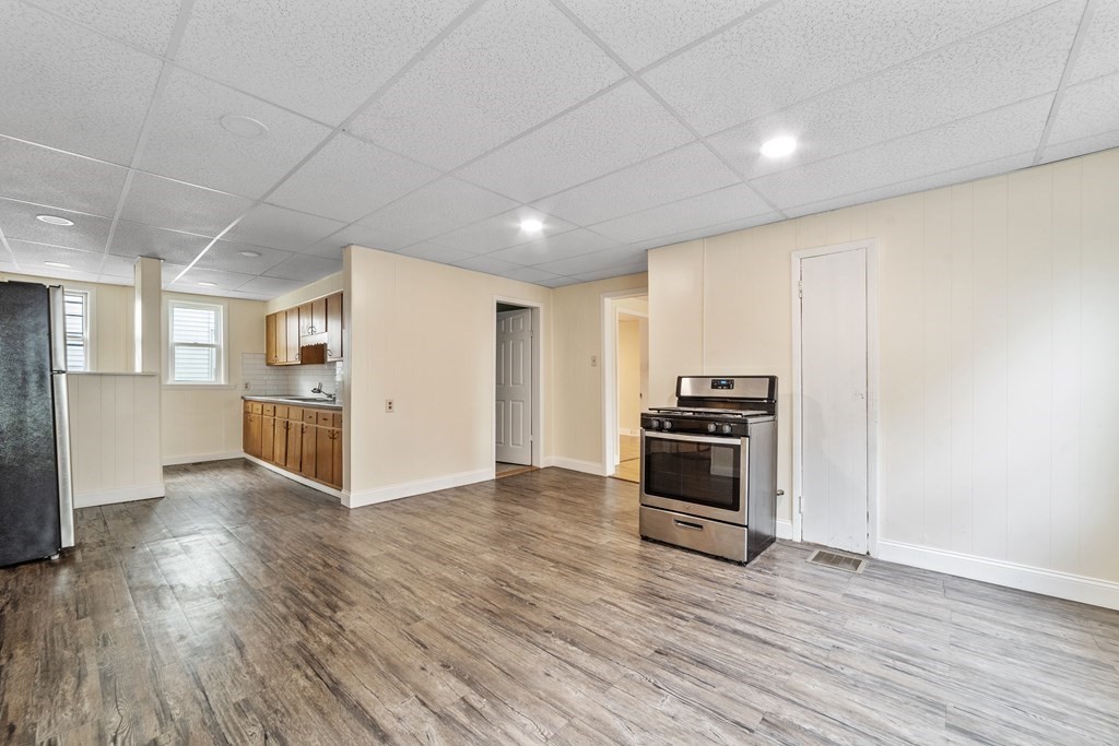 Worcester, Massachusetts, 01603-2339, United States, 9 Bedrooms Bedrooms, ,Residential,For Sale,1979601