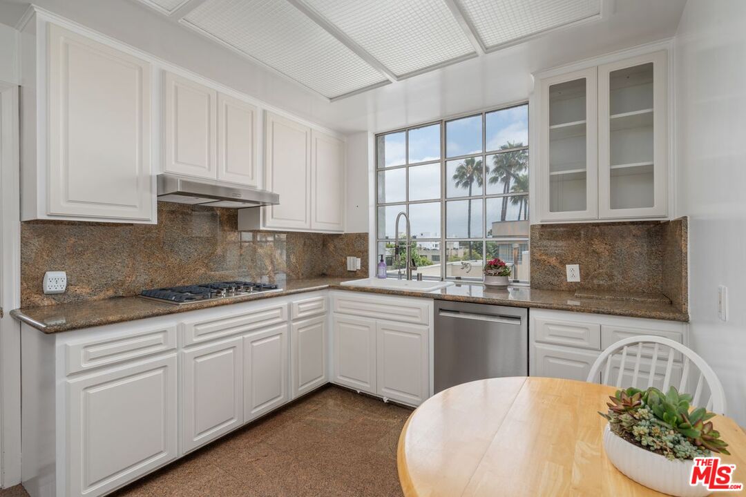 Los Angeles, California, 90024, United States, 2 Bedrooms Bedrooms, ,2 BathroomsBathrooms,Residential,For Sale,1876383