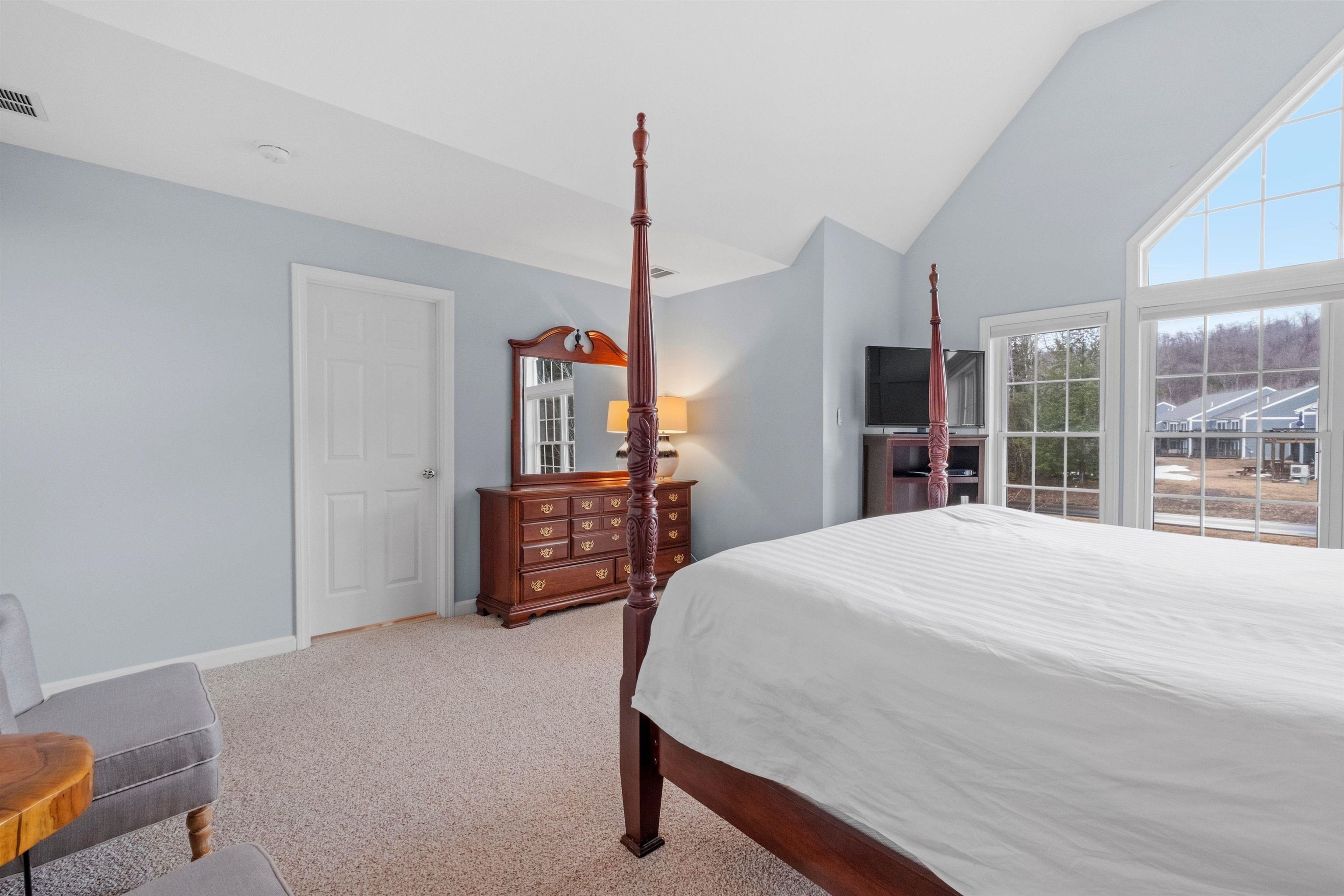 Lincoln, New Hampshire, 03251, United States, 4 Bedrooms Bedrooms, ,4 BathroomsBathrooms,Residential,For Sale,1915256