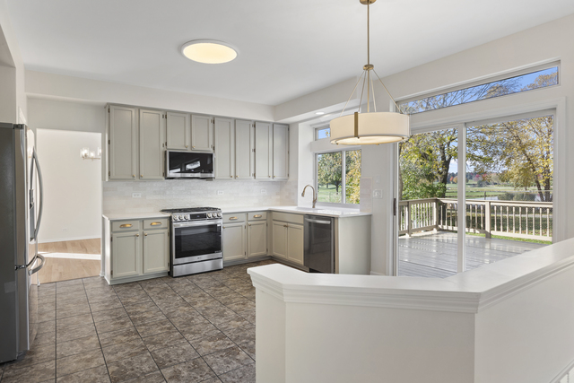 Lake in the Hills, Illinois, 60156, United States, 4 Bedrooms Bedrooms, ,3 BathroomsBathrooms,Residential,For Sale,1987015