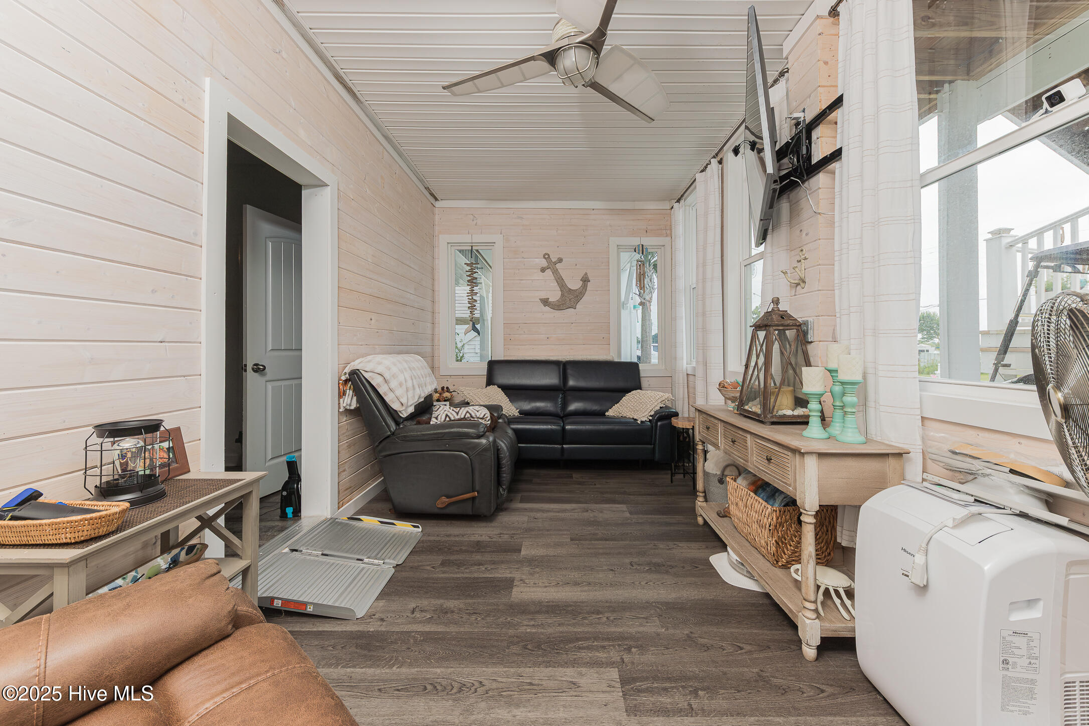 Hubert, North Carolina, 28539, United States, 4 Bedrooms Bedrooms, ,3 BathroomsBathrooms,Residential,For Sale,1974043