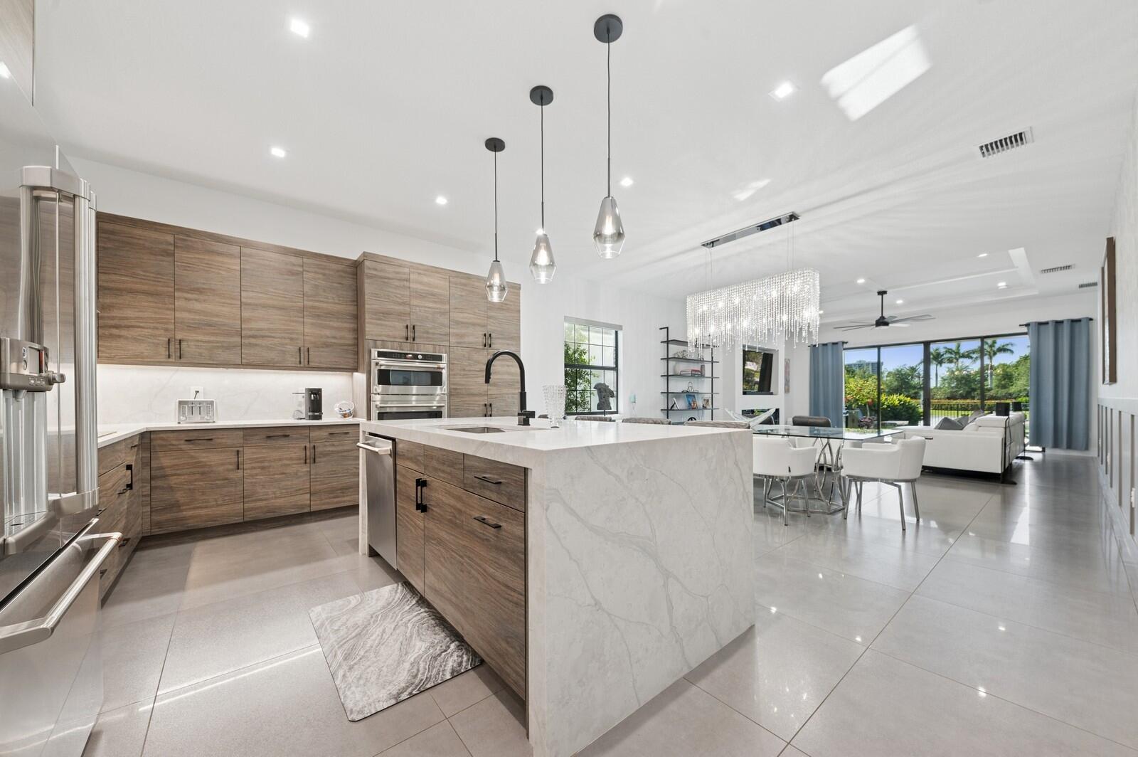 West Palm Beach, Florida, 33401, United States, 3 Bedrooms Bedrooms, ,4 BathroomsBathrooms,Residential,For Sale,1745907