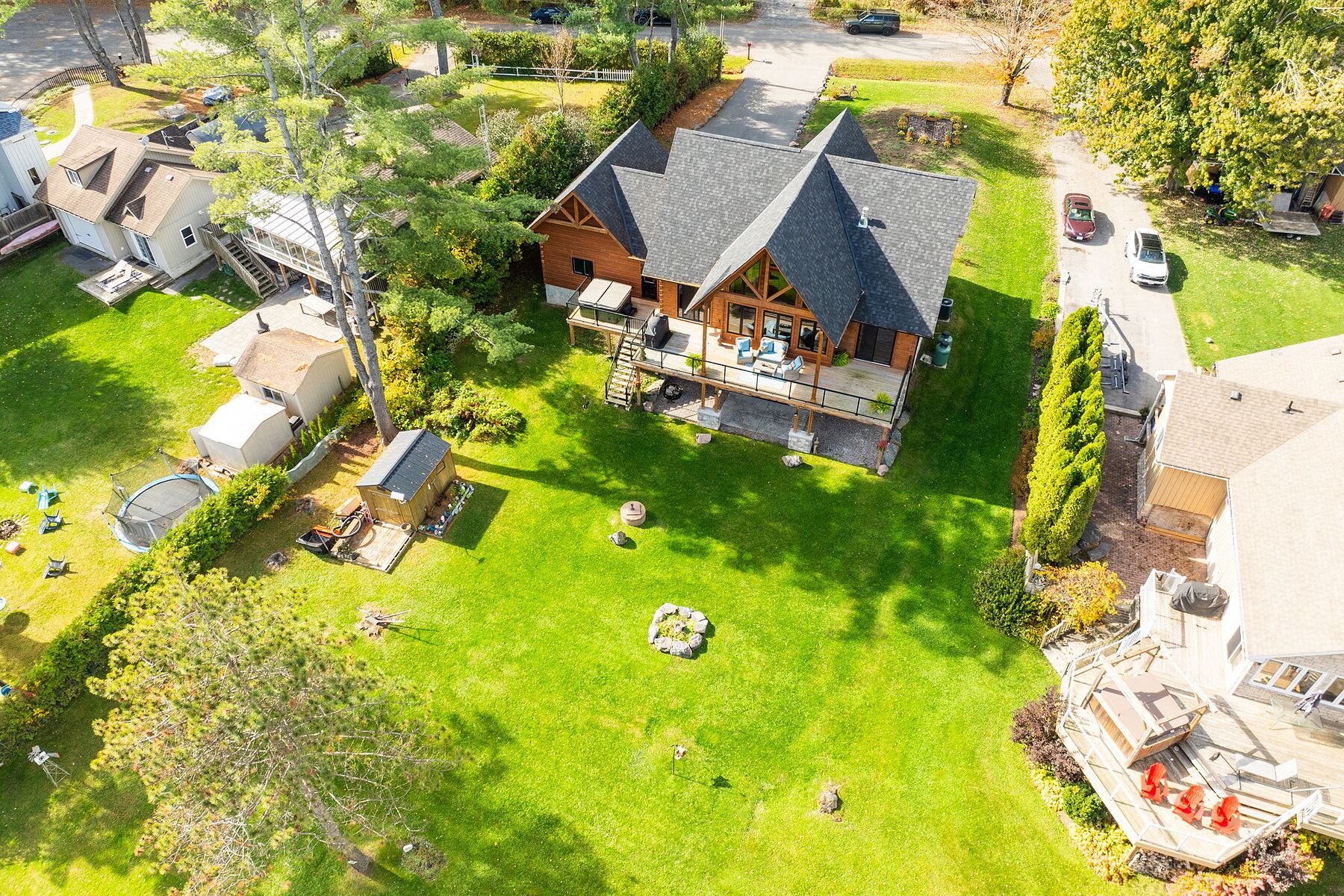  Inviting Waterfront Log Home - 物件實景