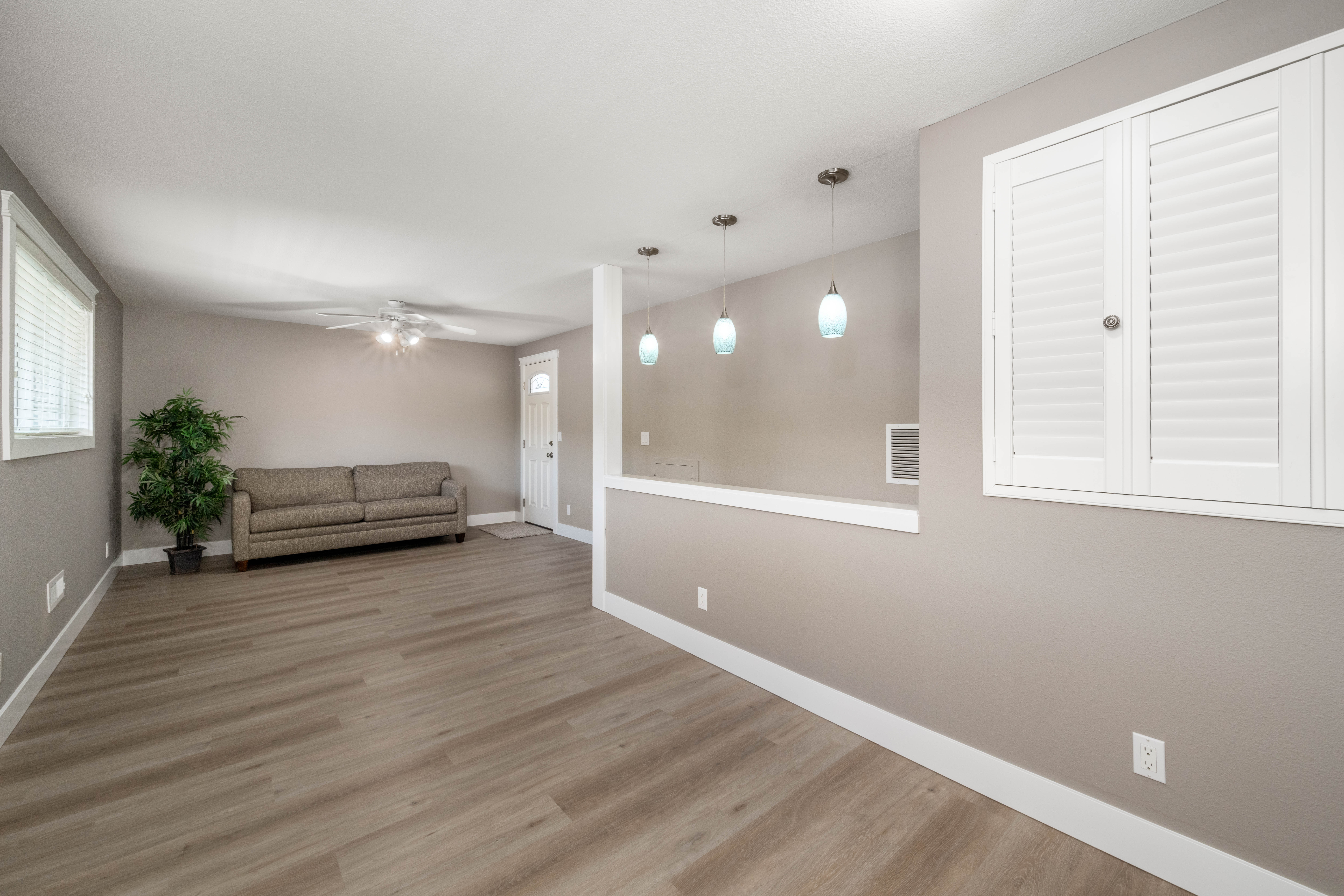  ROOM FOR SHOP/ POOL. IMMACULATELY CARED FOR HOME - 物件實景