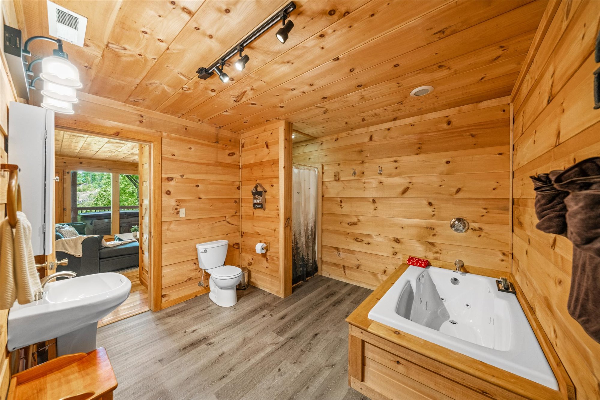 Sevierville, Tennessee, 37862, United States, 3 Bedrooms Bedrooms, ,3 BathroomsBathrooms,Residential,For Sale,1920301