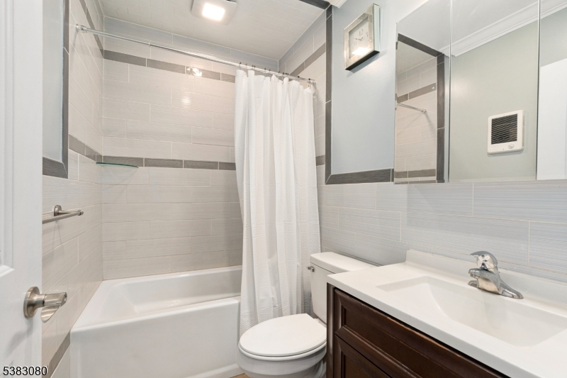 Vernon Twp., New Jersey, 07462, United States, 4 Bedrooms Bedrooms, ,2 BathroomsBathrooms,Residential,For Sale,1938631