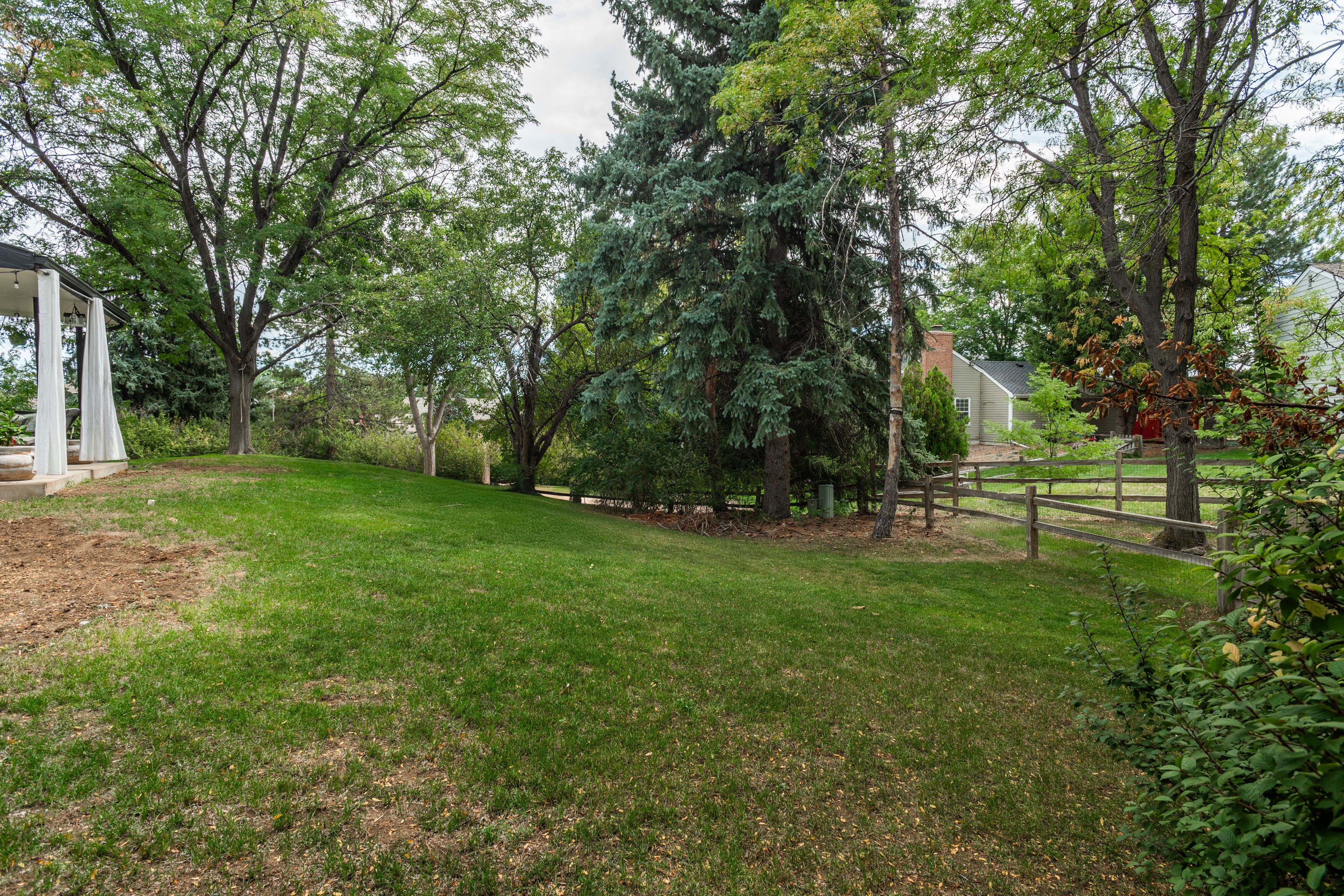  Lovely Two-Story Nestled on a Friendly, Tree-Lined Cul-de-Sac - 物件實景