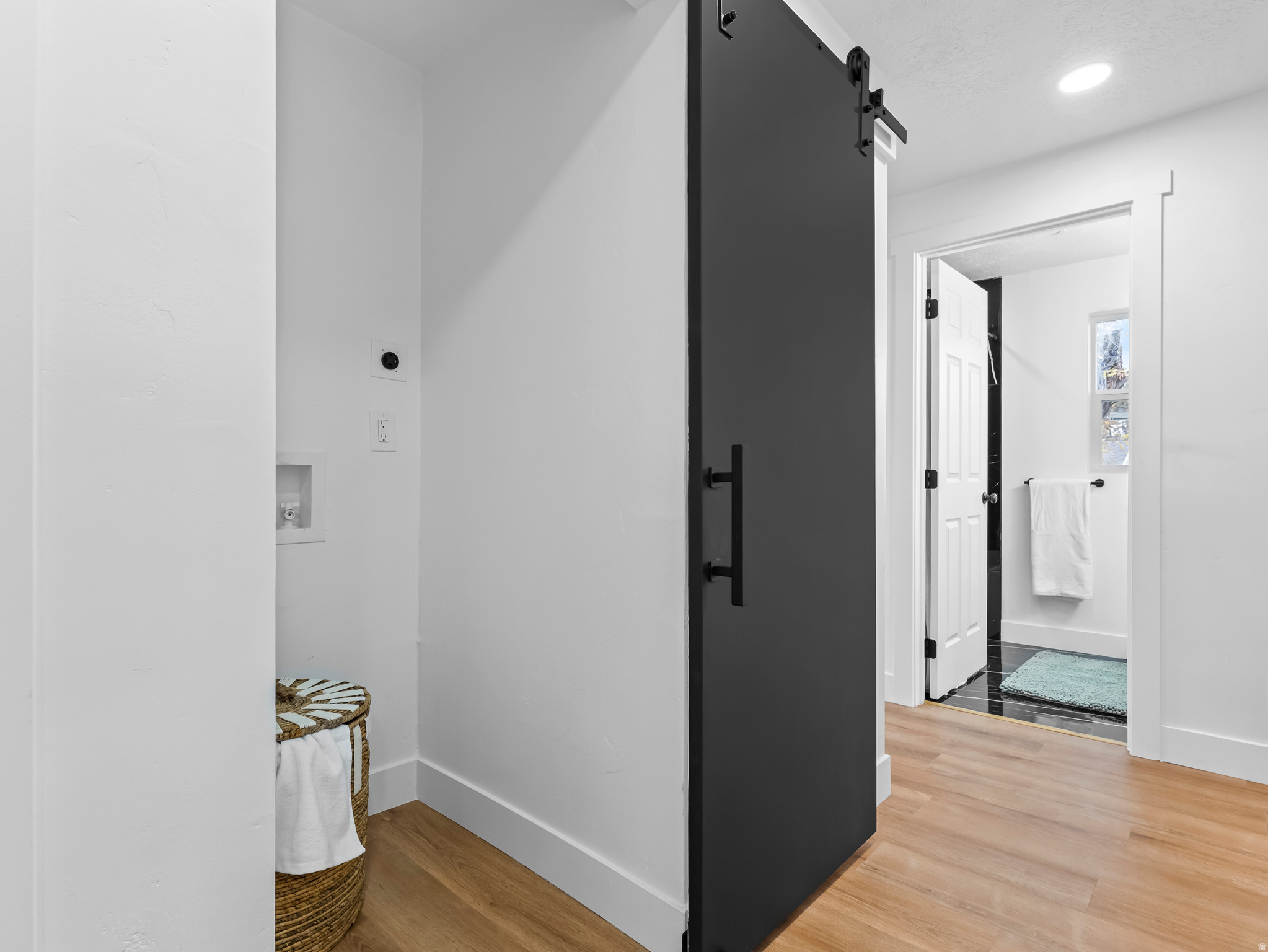 Murray, Utah, 84117, United States, 6 Bedrooms Bedrooms, ,2 BathroomsBathrooms,Residential,For Sale,1989540