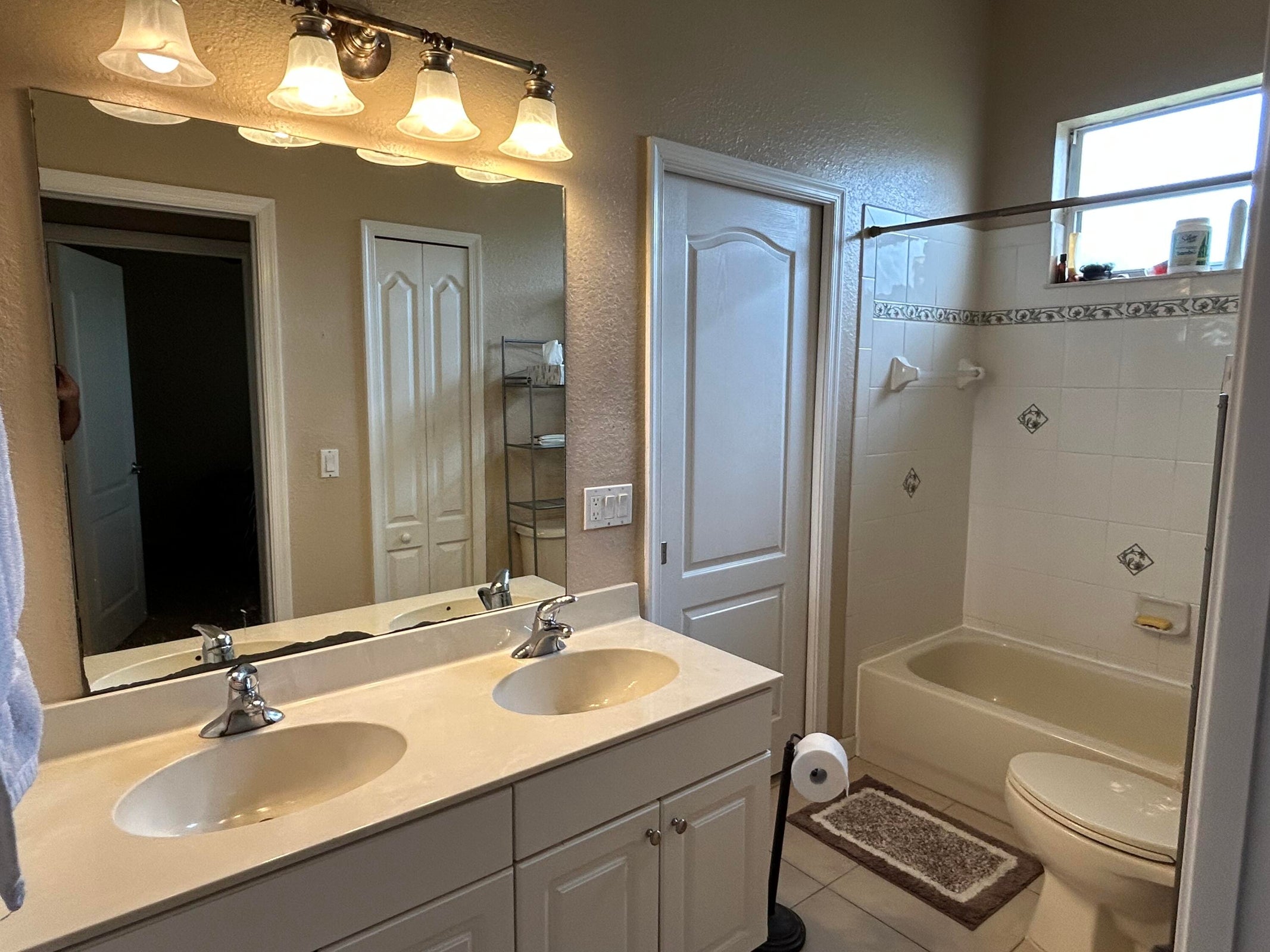Port Saint Lucie, Florida, 34952, United States, 5 Bedrooms Bedrooms, ,3 BathroomsBathrooms,Residential,For Sale,1935431