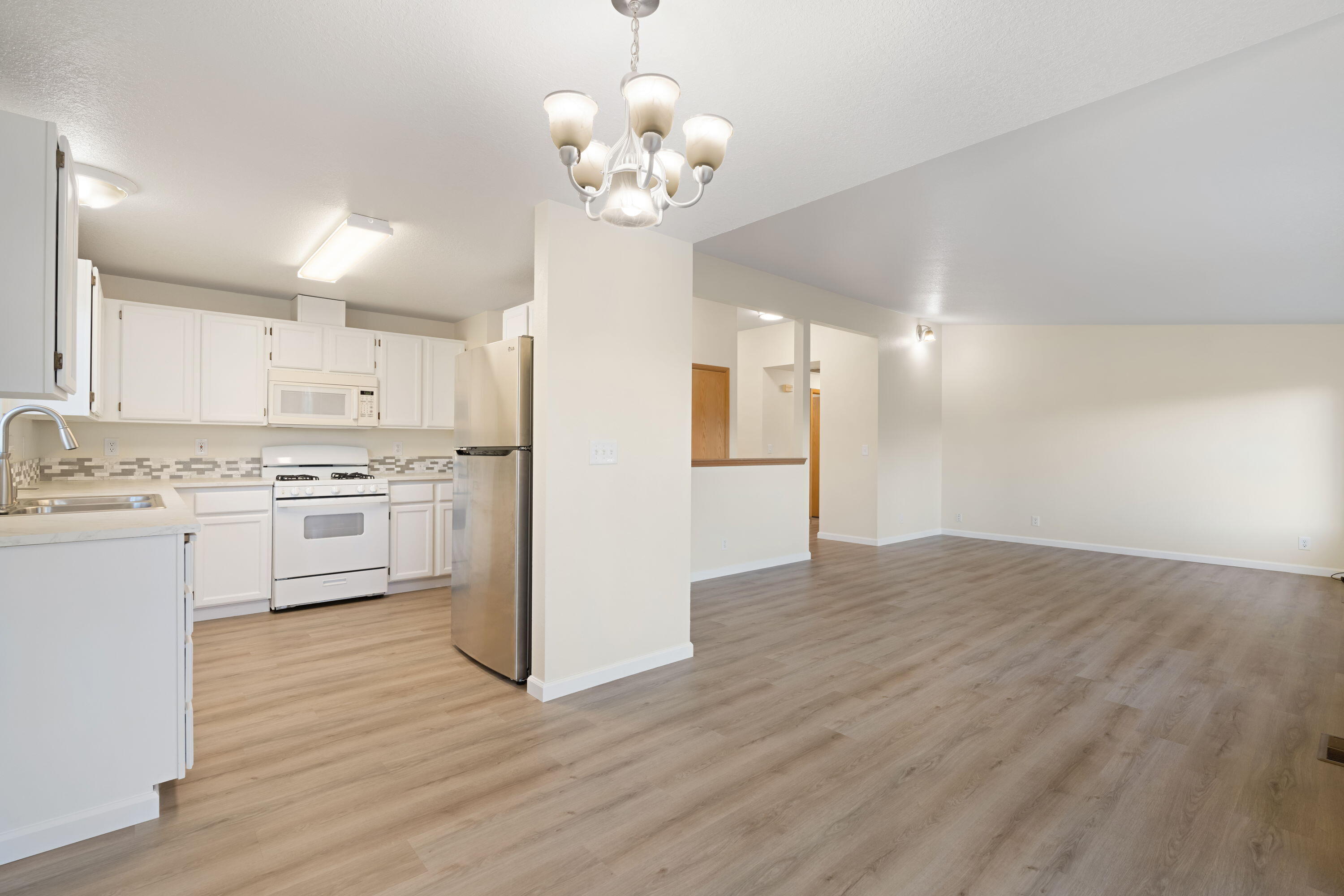 Bend, Oregon, 97701, United States, 3 Bedrooms Bedrooms, ,2 BathroomsBathrooms,Residential,For Sale,1697036