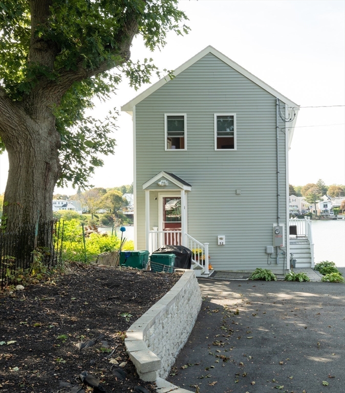 Lynn, Massachusetts, 01904, United States, 2 Bedrooms Bedrooms, ,4 BathroomsBathrooms,Residential,For Sale,1975841