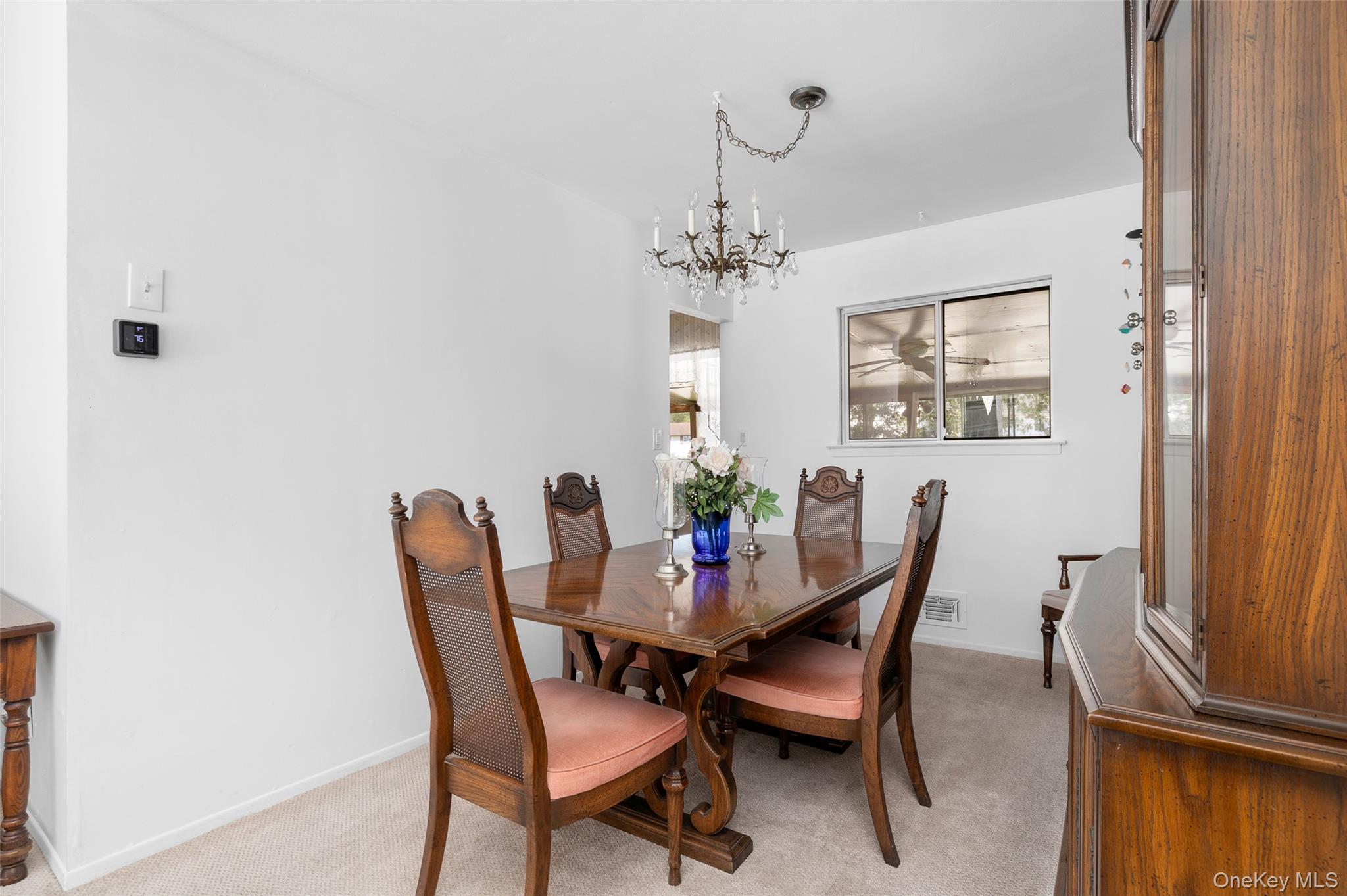 Deer Park, New York, 11729, United States, 5 Bedrooms Bedrooms, ,3 BathroomsBathrooms,Residential,For Sale,1938283