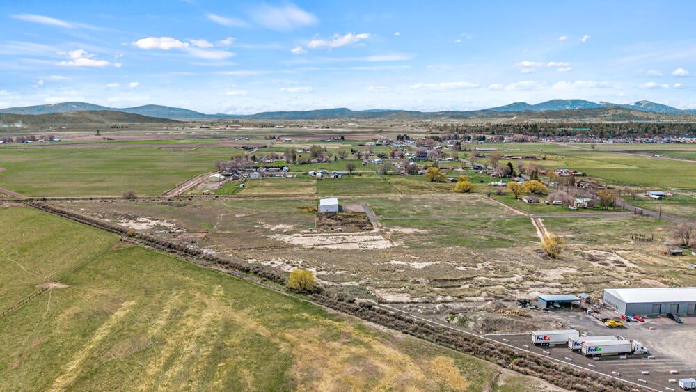 Klamath Falls, Oregon, 97603, United States, 3 Bedrooms Bedrooms, ,3 BathroomsBathrooms,Residential,For Sale,1878382