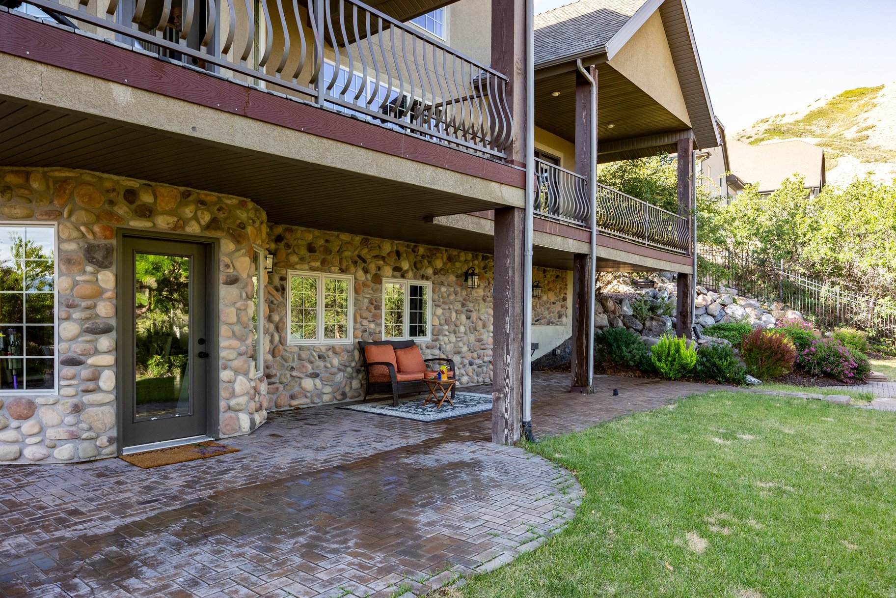  Mountain Views, Trail Access & Luxury East Bench Living - 物件實景