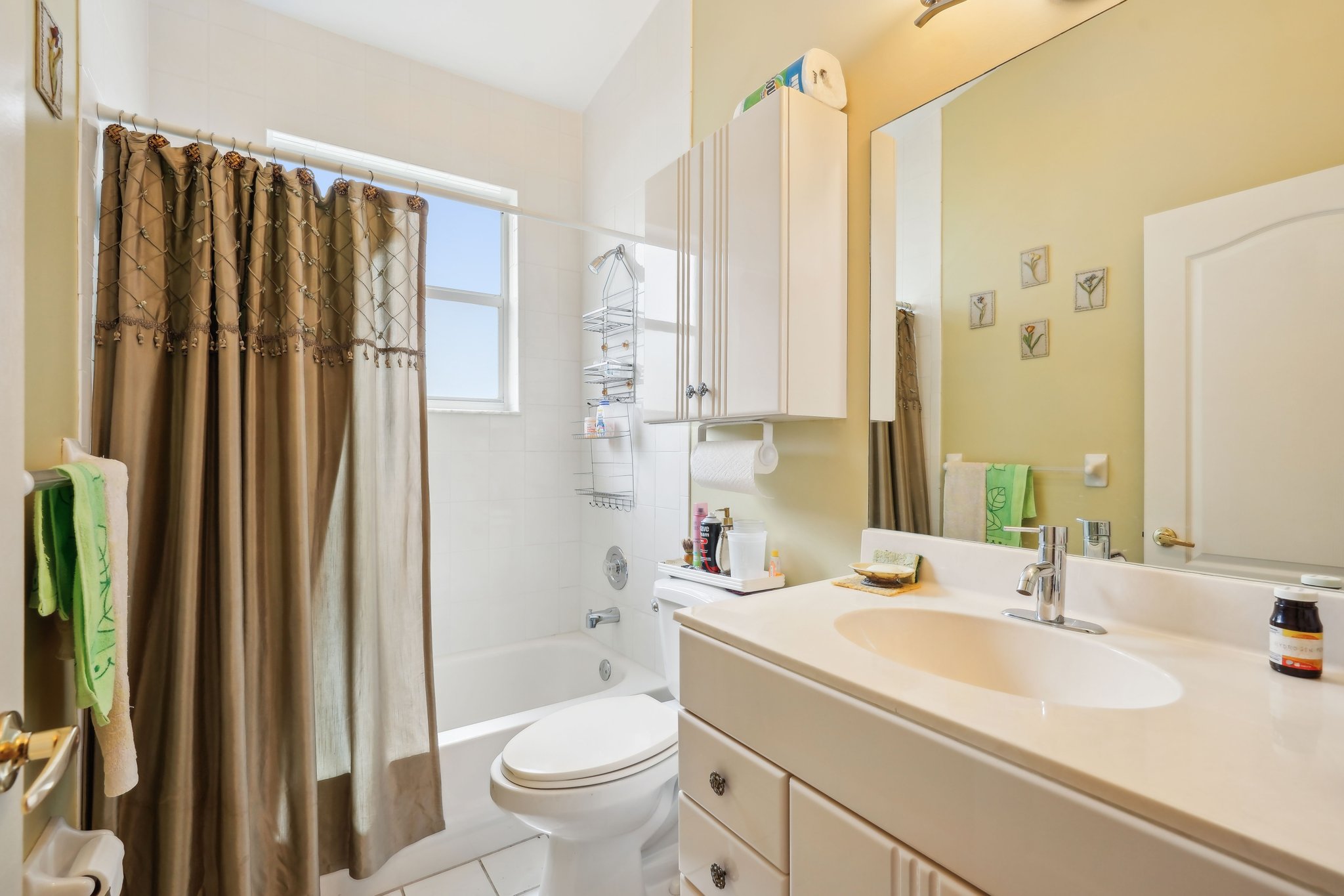 Coral Springs, Florida, 33071, United States, 3 Bedrooms Bedrooms, ,2 BathroomsBathrooms,Residential,For Sale,1923473