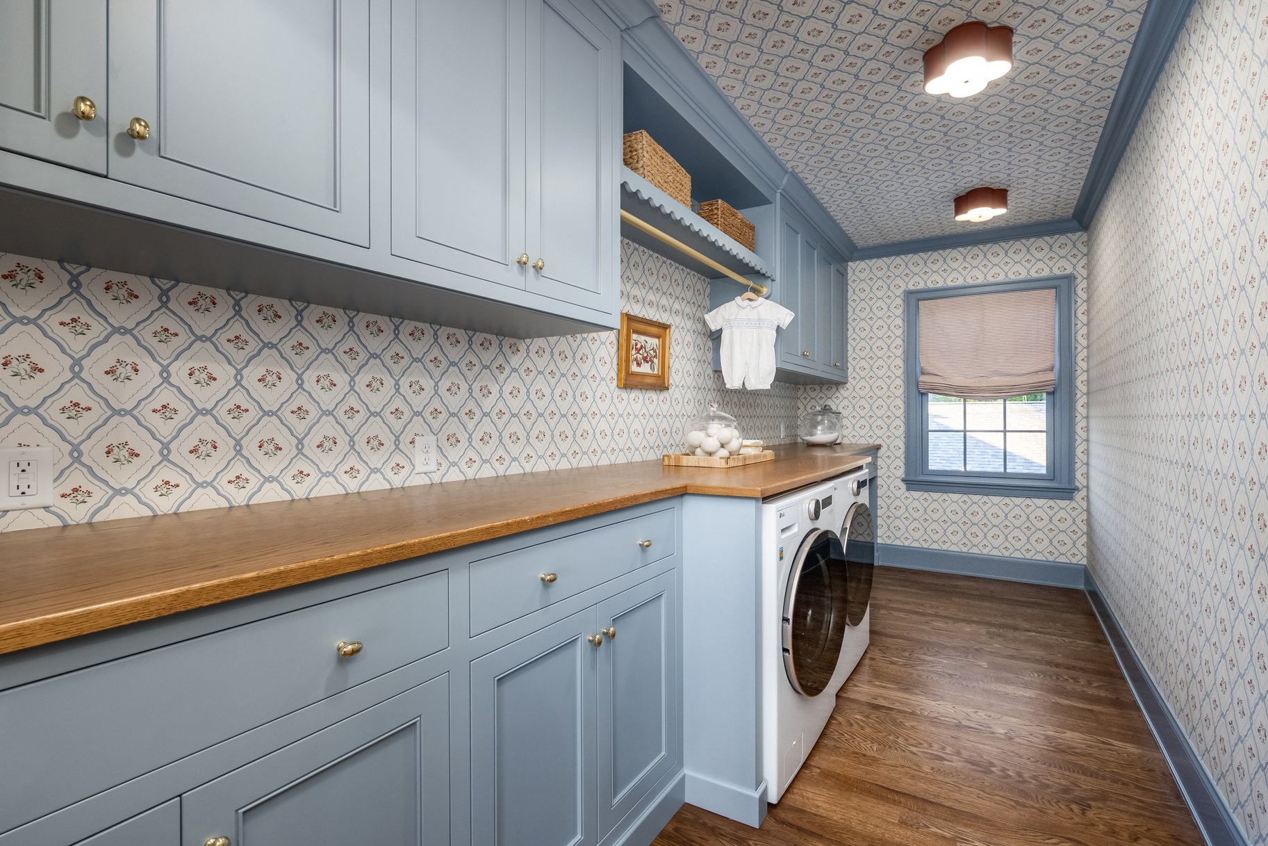  Timeless Colonial Charm Meets Refined Modern Luxury In This Storybook Retreat - 物件實景