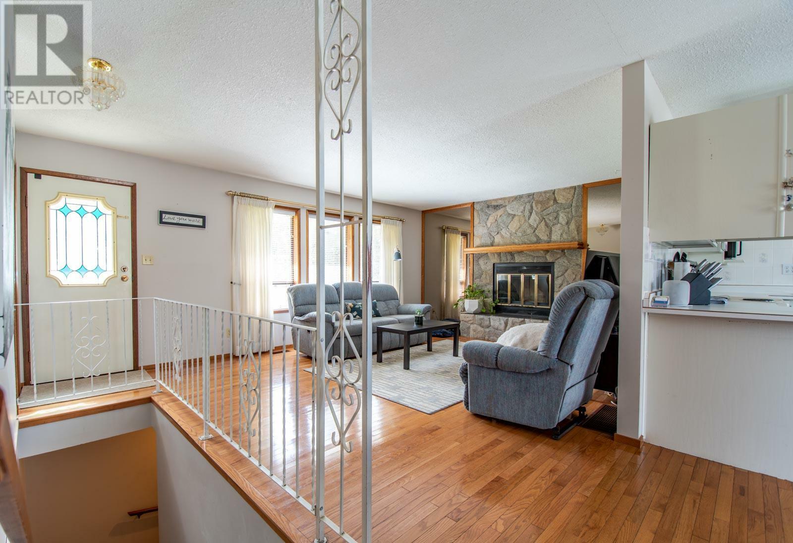 SPALLUMCHEEN, British Columbia, V4Y 0S8, CA, 6 Bedrooms Bedrooms, ,2 BathroomsBathrooms,Residential,For Sale,1838757