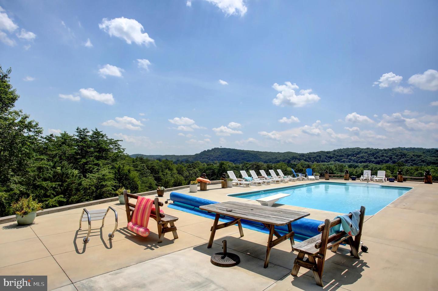 Big Pool, Maryland, 21711, United States, 5 Bedrooms Bedrooms, ,4 BathroomsBathrooms,Residential,For Sale,1897017