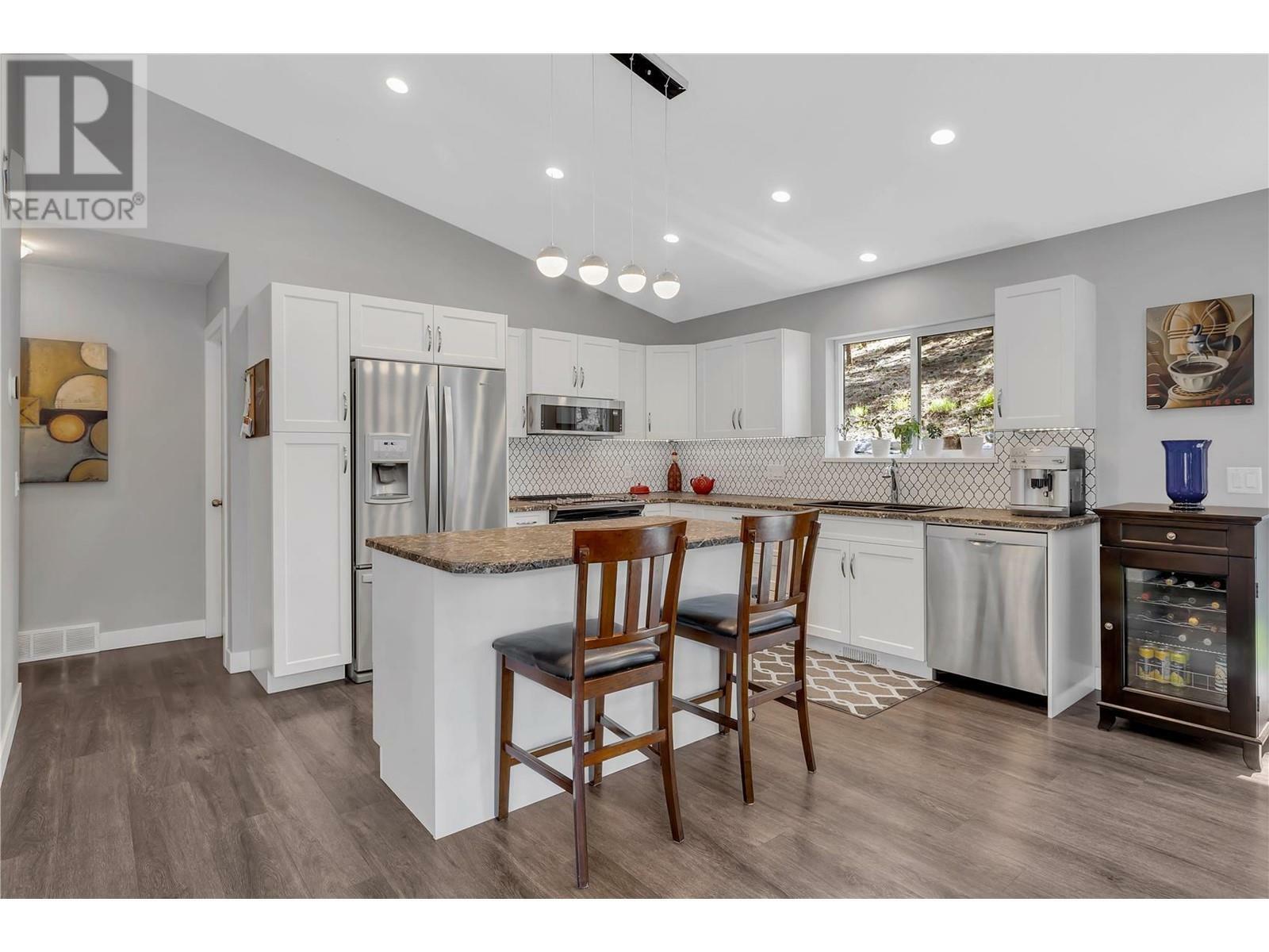 KELOWNA, British Columbia, V1Z 3W6, CA, 5 Bedrooms Bedrooms, ,3 BathroomsBathrooms,Residential,For Sale,1838987